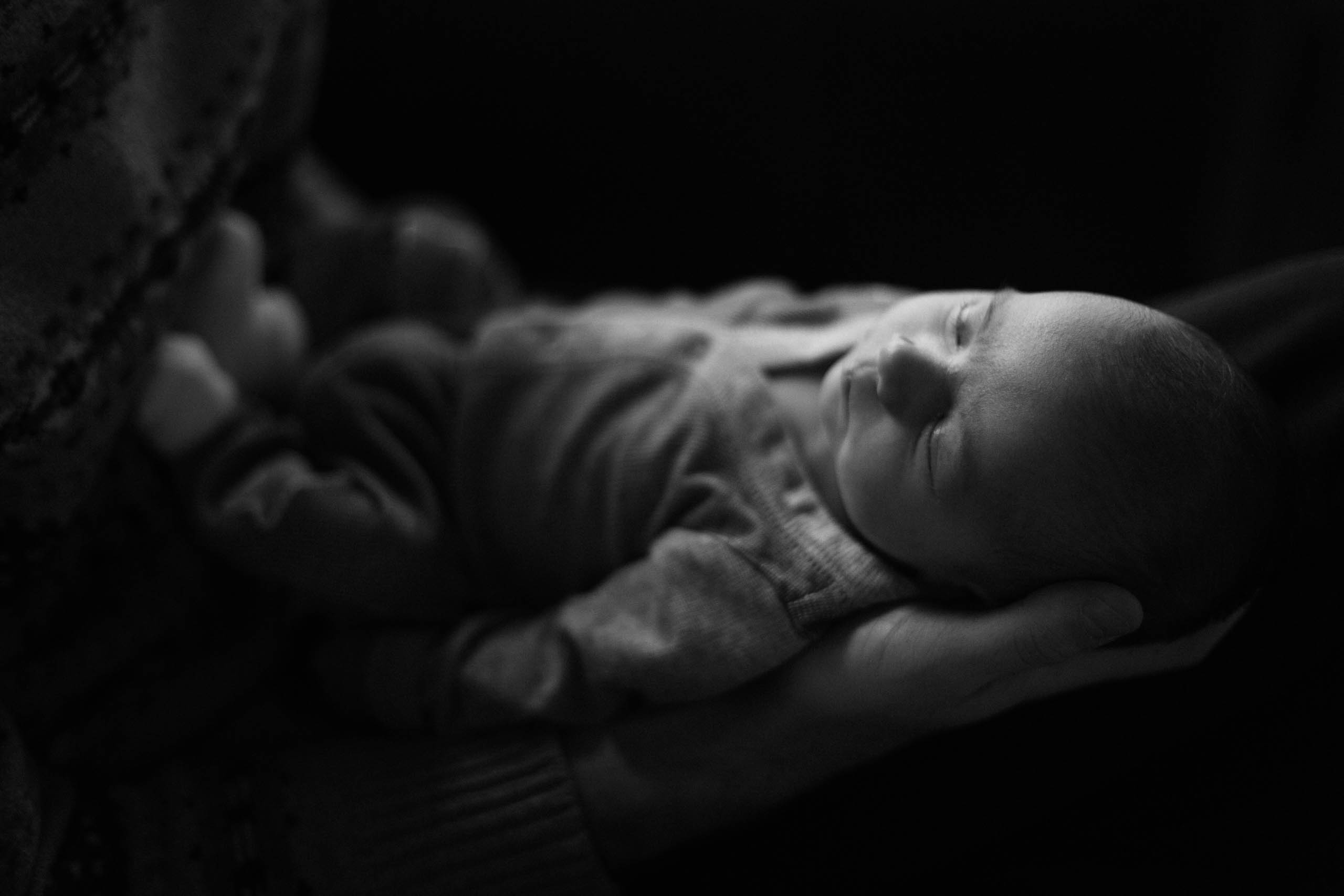 Ravenna Newborn Photos: Cozy at Home