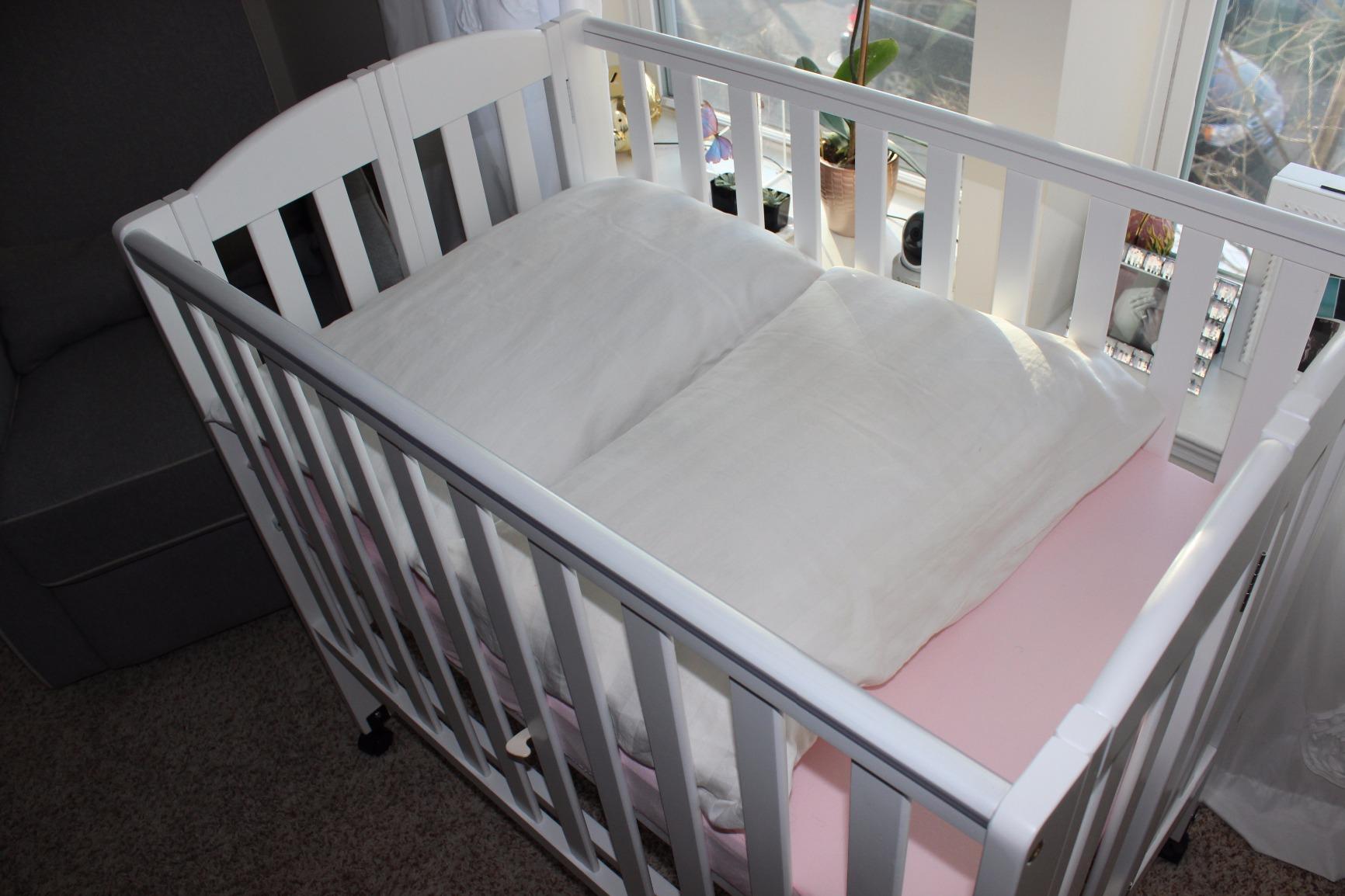 Dream On Me 2-in-1 Portable Mini Crib, Non-Full Size Baby Crib for Small Spaces, 2 Mattress Heights, Compact Travel Design, Includes Mattress, GREENGUARD Gold & BSA Certified, Natural customer photo 2