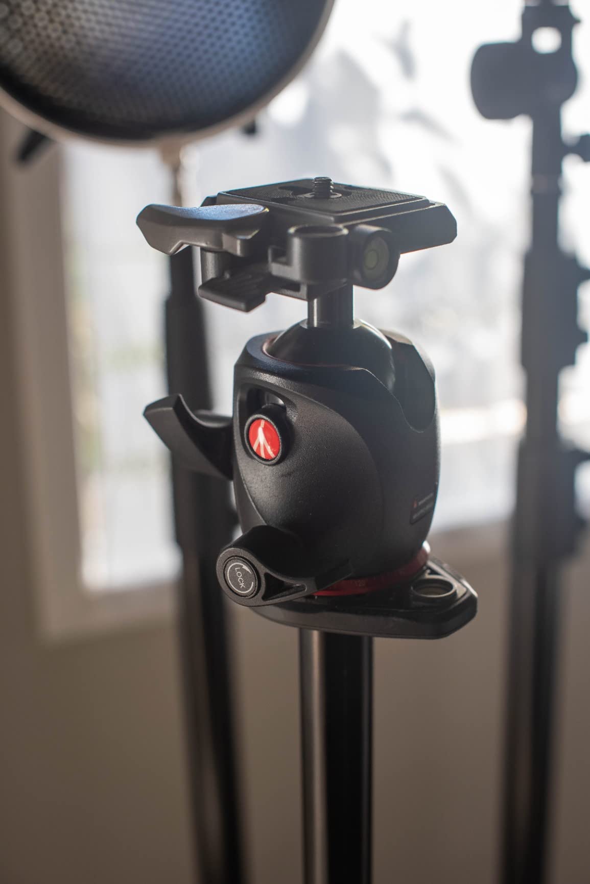 Manfrotto XPRO Ball Head with 200PL Quick Release Plate, High Precision, Compatible with Photography Equipment, for Camera Tripod, for Content Creation customer photo 1