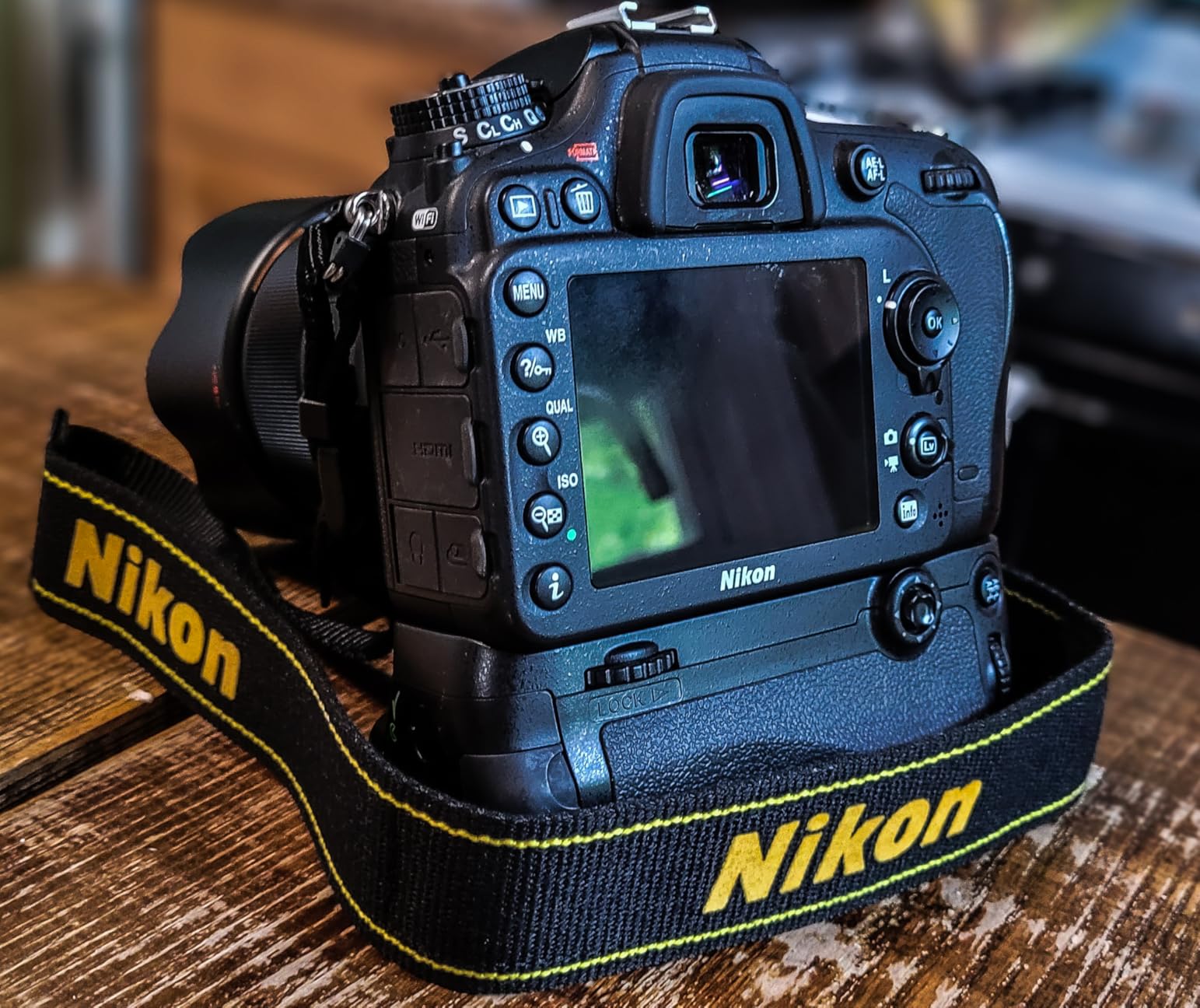 Nikon D7200 24.2 MP DX-Format Digital SLR Body with Wi-Fi and NFC (Black)(Renewed) customer photo 2
