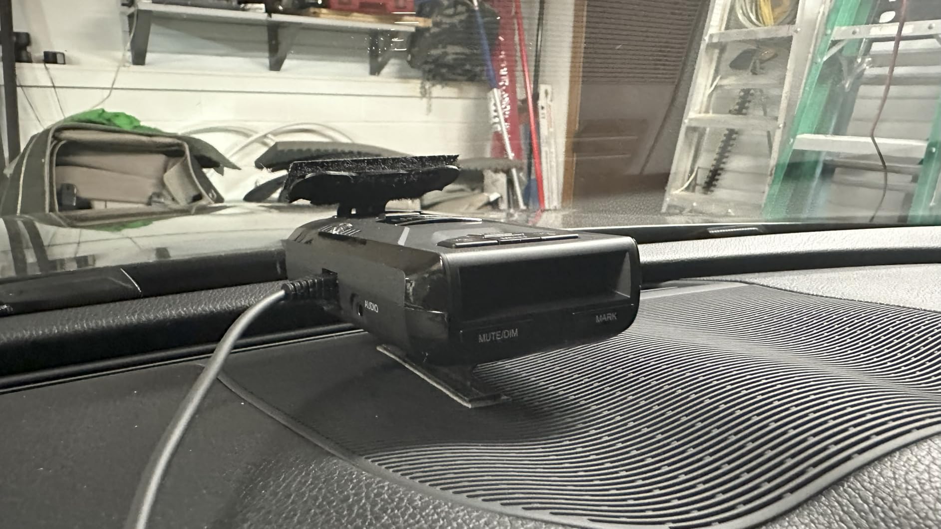 Uniden R3 EXTREME LONG RANGE Laser/Radar Detector, Record Shattering Performance, Built-in GPS w/ Mute Memory, Voice Alerts, Red Light & Speed Camera Alerts, Multi-Color OLED Display , Black customer photo 2