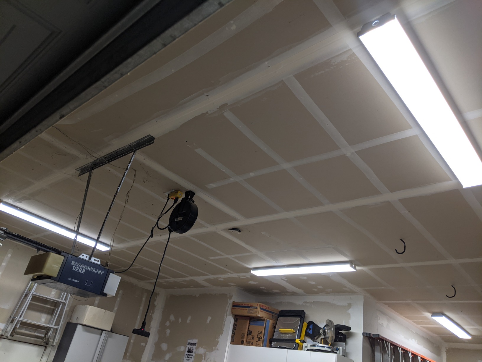 FAITHSAIL 4FT LED Wraparound 40W 4 Foot LED Shop Lights for Garage, 4400lm 4000K Neutral White, Wrap Light, 48 Inch Light Fixtures Flush Mount Office Ceiling Lighting, Fluorescent Tube Replacement customer photo 1