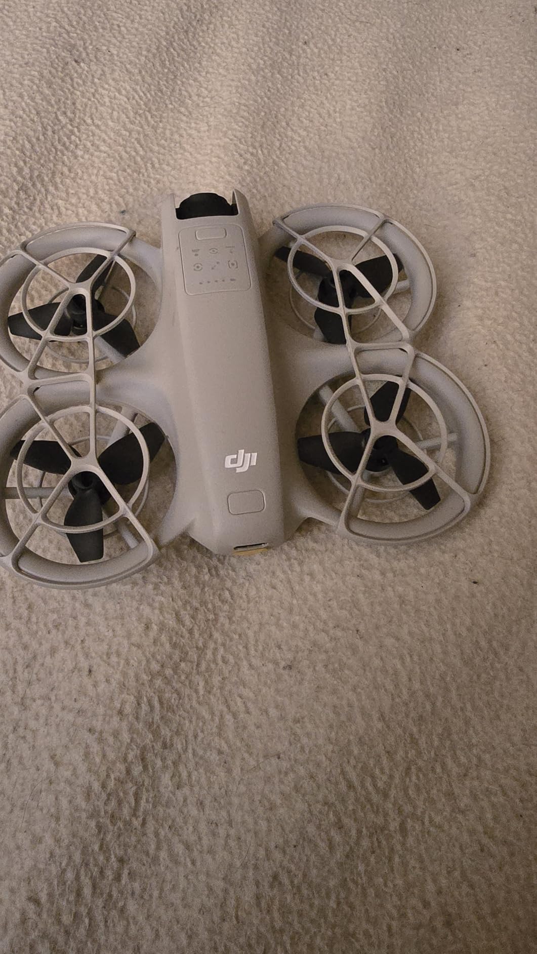 DJI Neo, Mini Drone with 4K UHD Camera for Adults, 135g Self Flying Drone that Follows You, Palm Takeoff, Subject Tracking, QuickShots, Stabilized Video, Built-In Propeller Guard (Controller-Free) customer photo 1