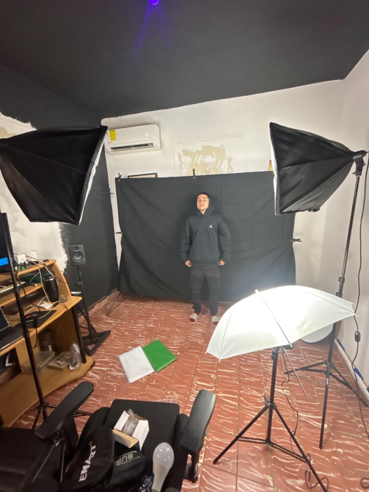 EMART Photography Lighting Kit with 8.5x10Ft Backdrop Stand,6x9FT Backdrops customer photo 1