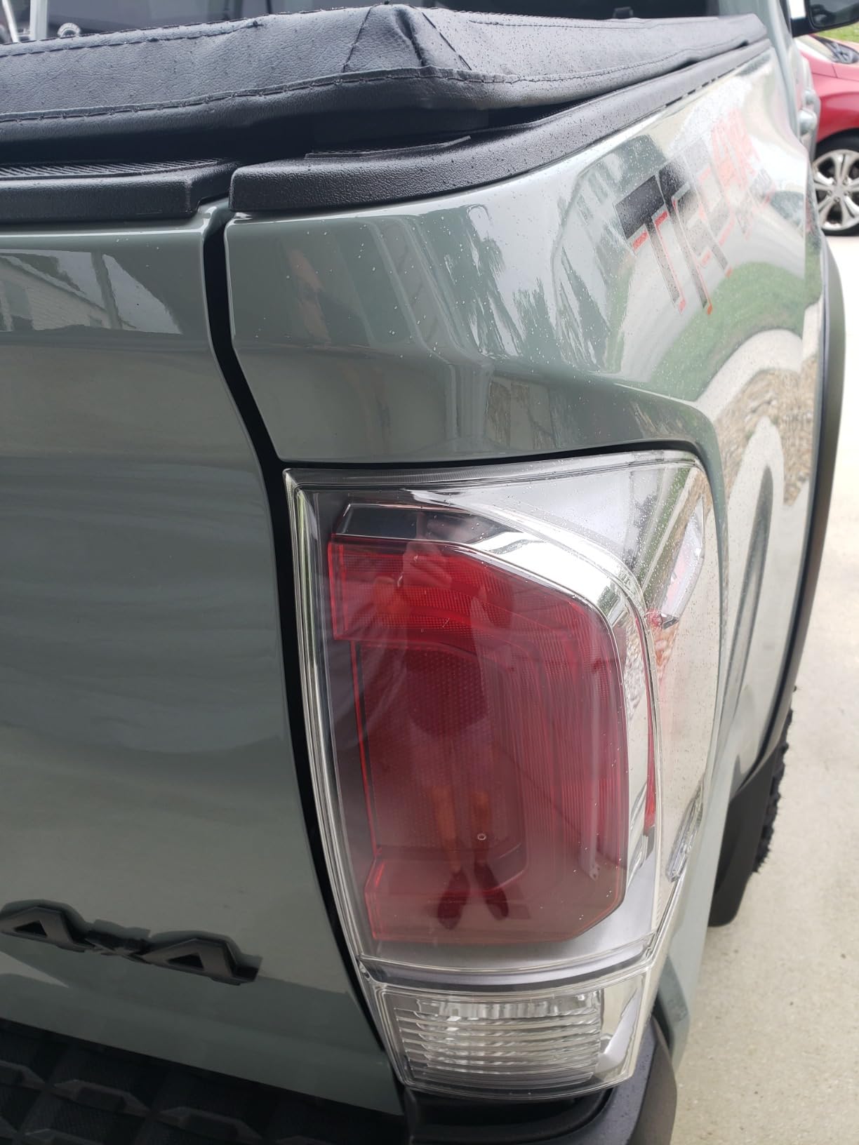 oEdRo Soft Tri-Fold Truck Bed Tonneau Cover for 2016-2023 Toyota Tacoma 5ft customer photo 2