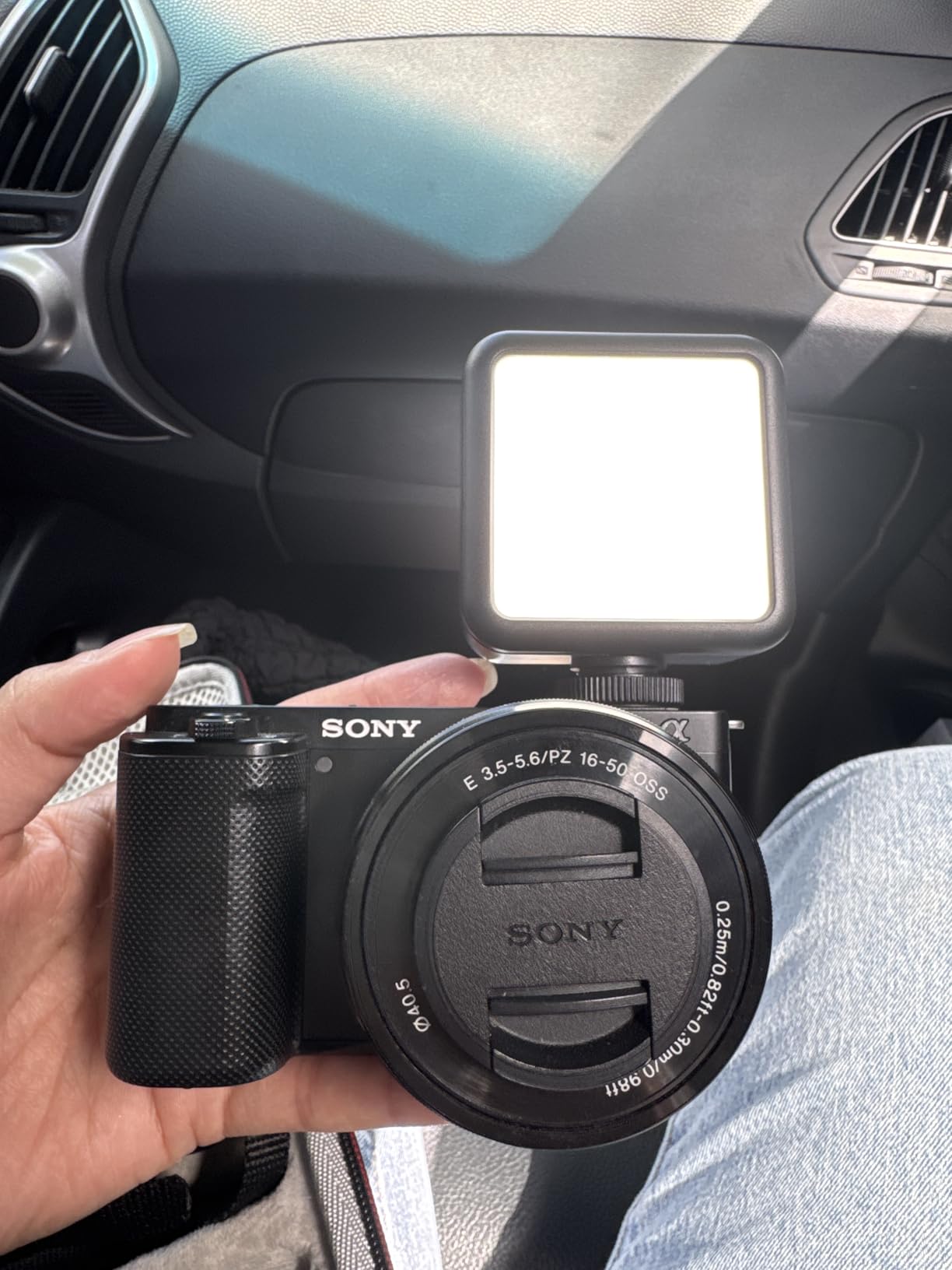 Ulanzi VL49 On-Camera LED Video Fill Light, 5500K 2000mAh Rechargeable customer photo 1