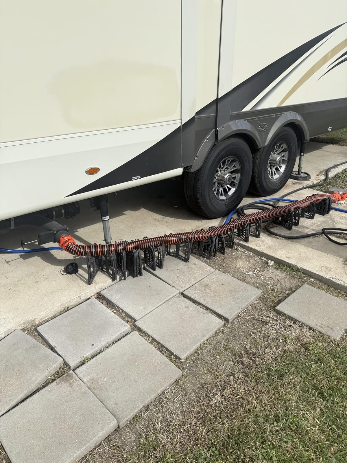 Camco RhinoEXTREME 20 Ft RV Sewer Hose Kit, Pre-Assembled, Swivel Fittings customer photo 2