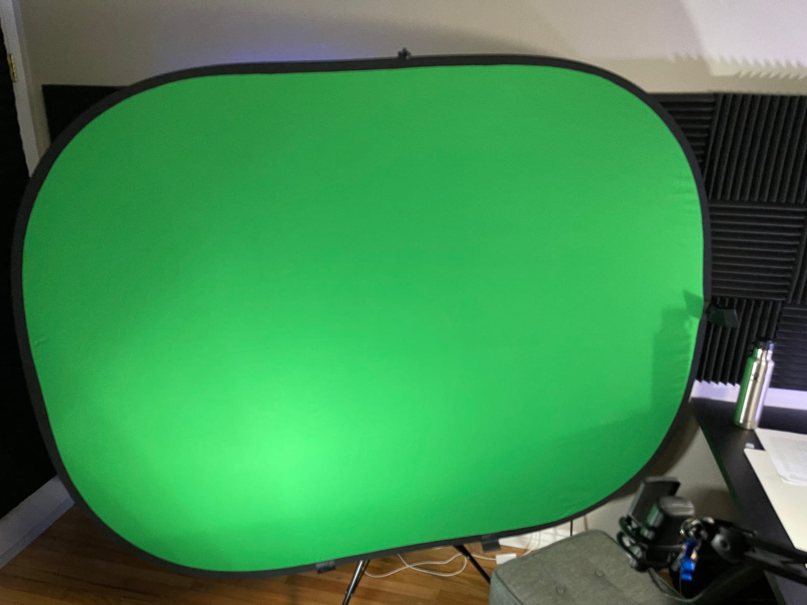Neewer 5x7ft/1.5x2m Chromakey Foldable Backdrop with Stand 8.5ft/2.6m, 2-in-1 Reversible Black White Green Background Panel for Photography Studio, Live Streaming, Video Calls, Games customer photo 1
