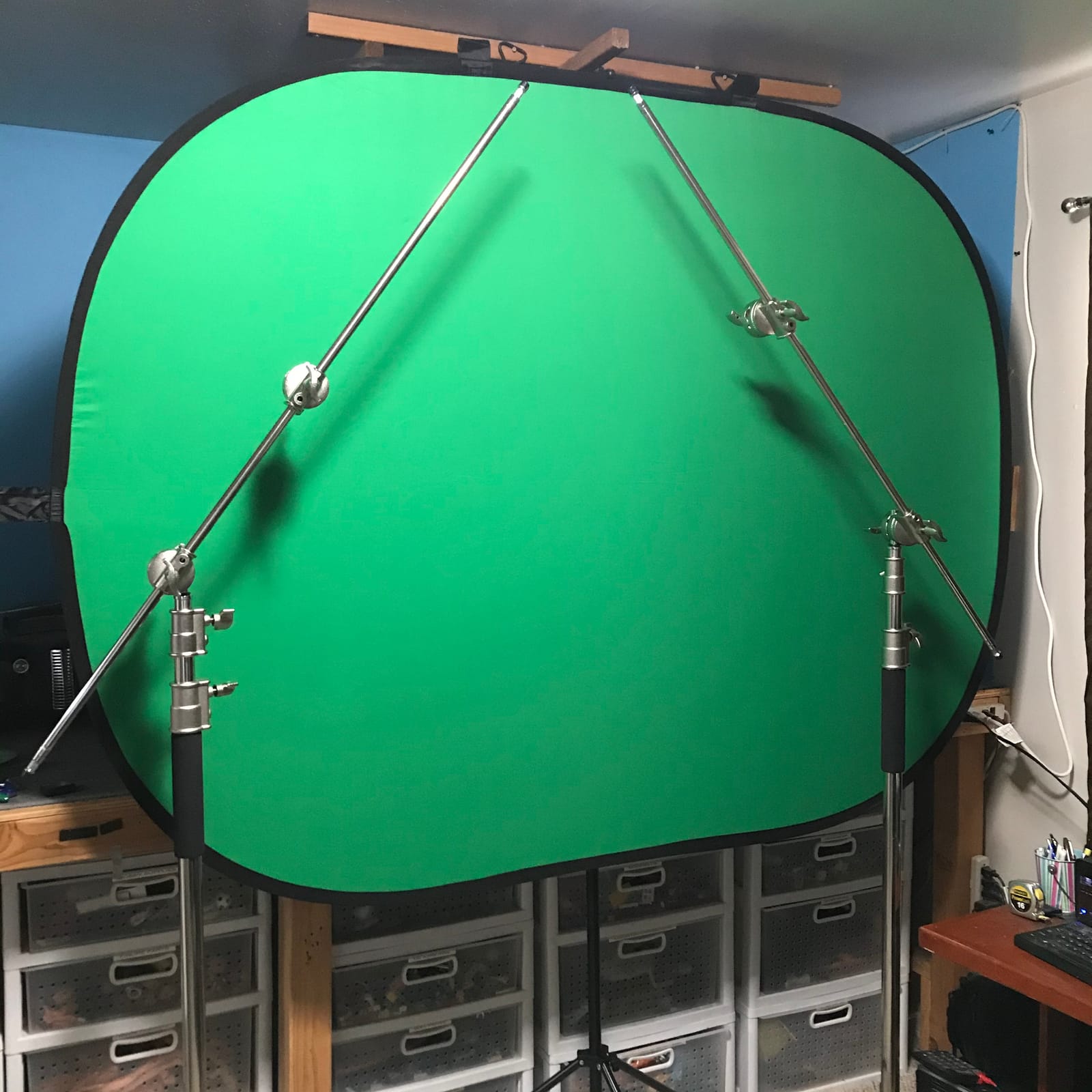 NEEWER 5x7ft/1.5x2m Chromakey Foldable Backdrop with Stand 8.5ft/2.6m customer photo 1