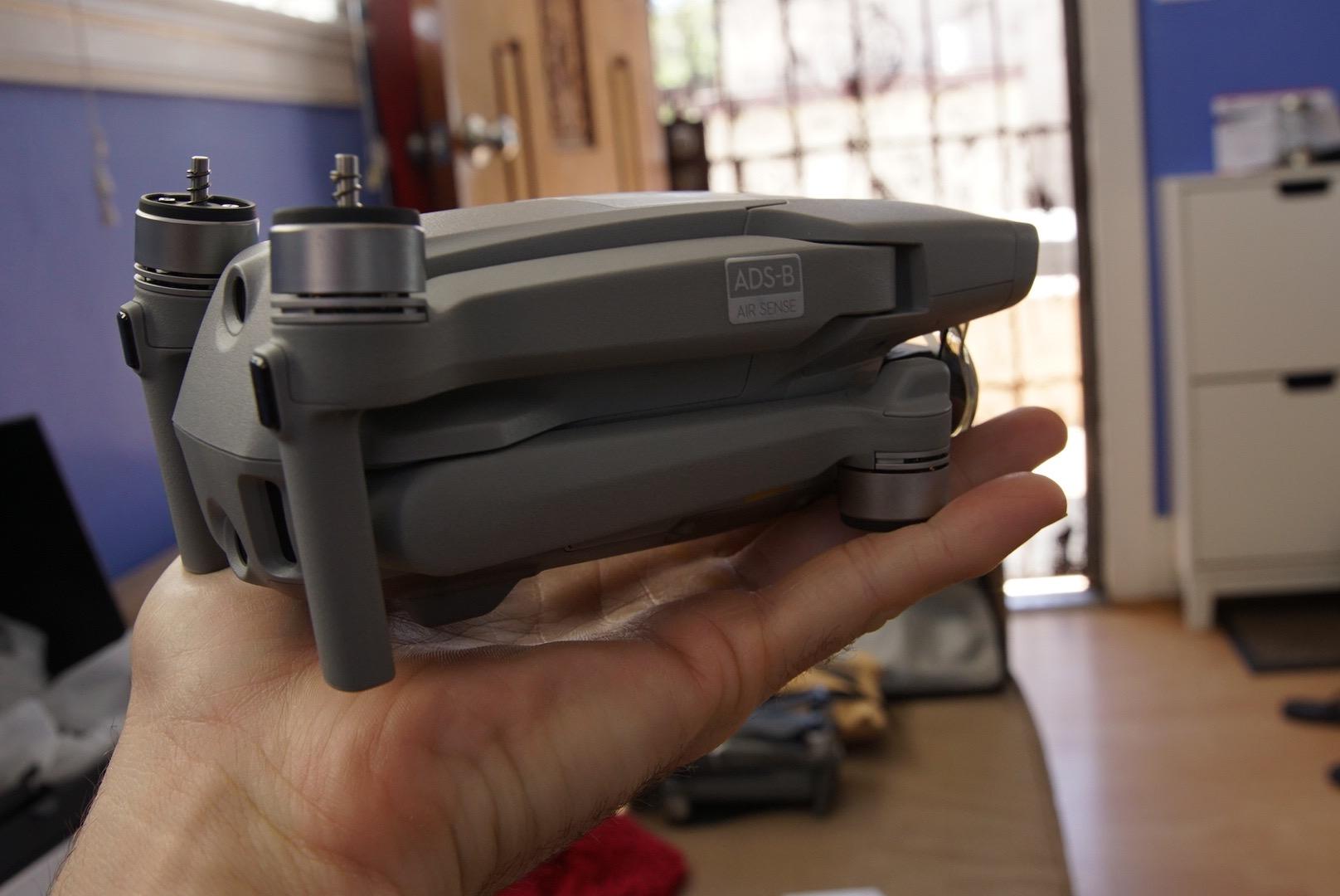 DJI Mavic Air 2 Fly More Combo - Drone Quadcopter UAV with 48MP Camera 4K Video 8K Hyperlapse 1/2