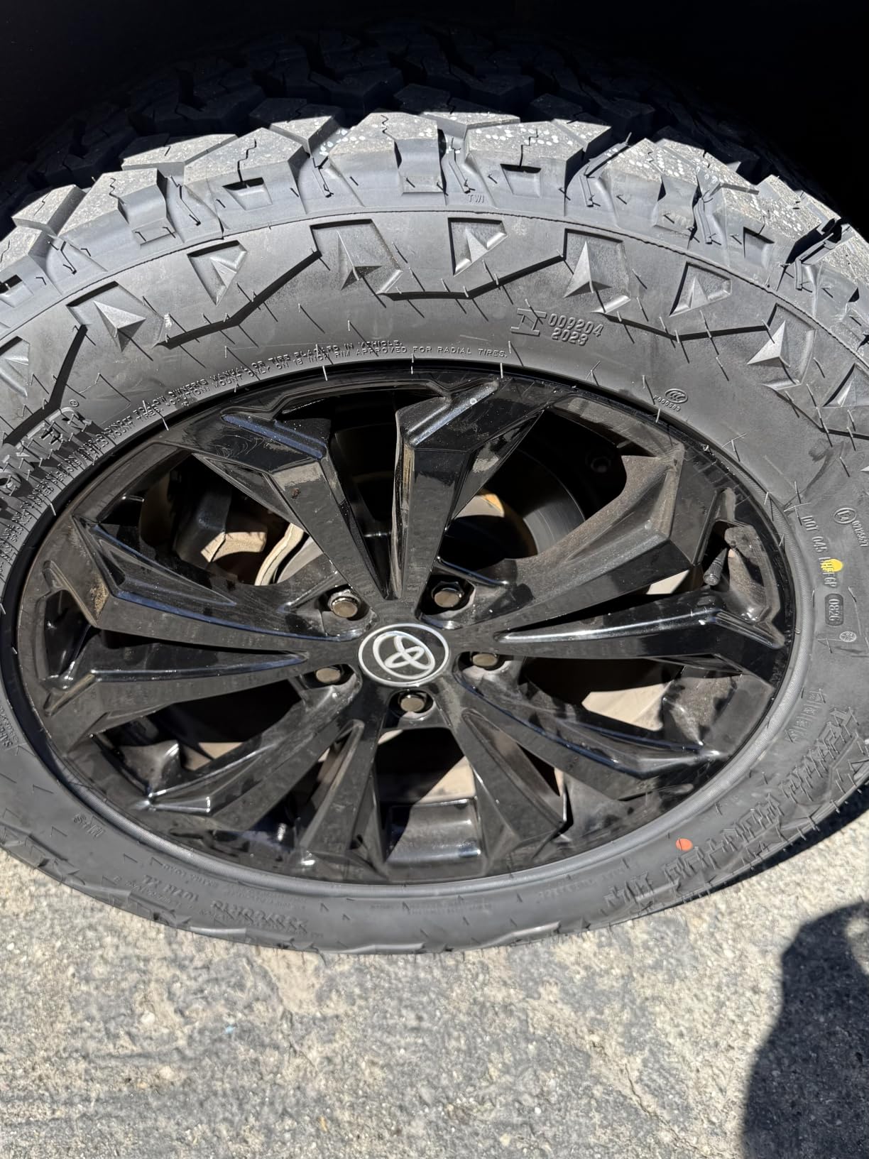 Venom Power Terra Hunter X/T LT275/60R20 Extreme Terrain E (10 Ply) Tire customer photo 1