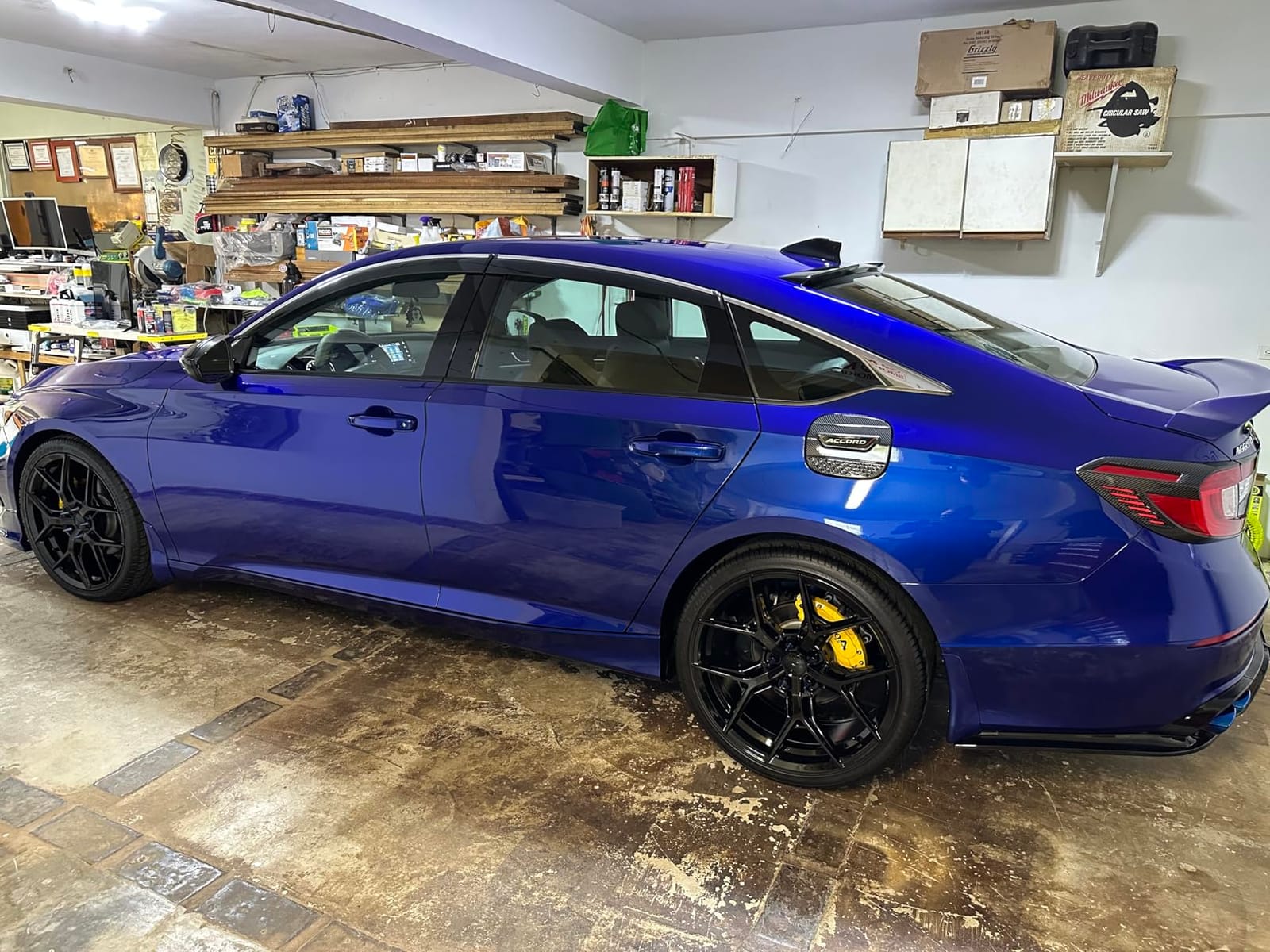 Vonixx Blend Ceramic & Carnauba Spray Wax - Black Edition | Deep Shine for Dark Paints | Superior Automotive Care Solution | Conceals Swirls and Scratches | Car wax Essential | 16.9 fl oz (500 ml) customer photo 1