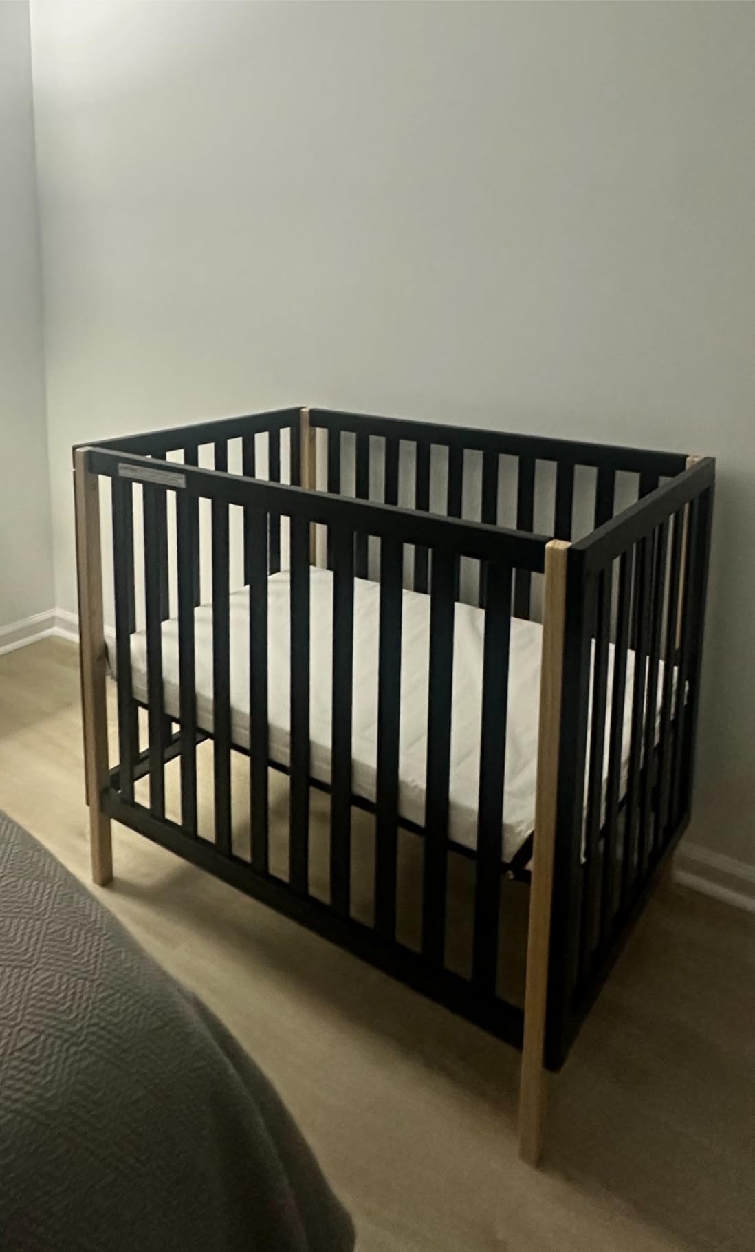Delta Children Gio Mini Crib with 2.75