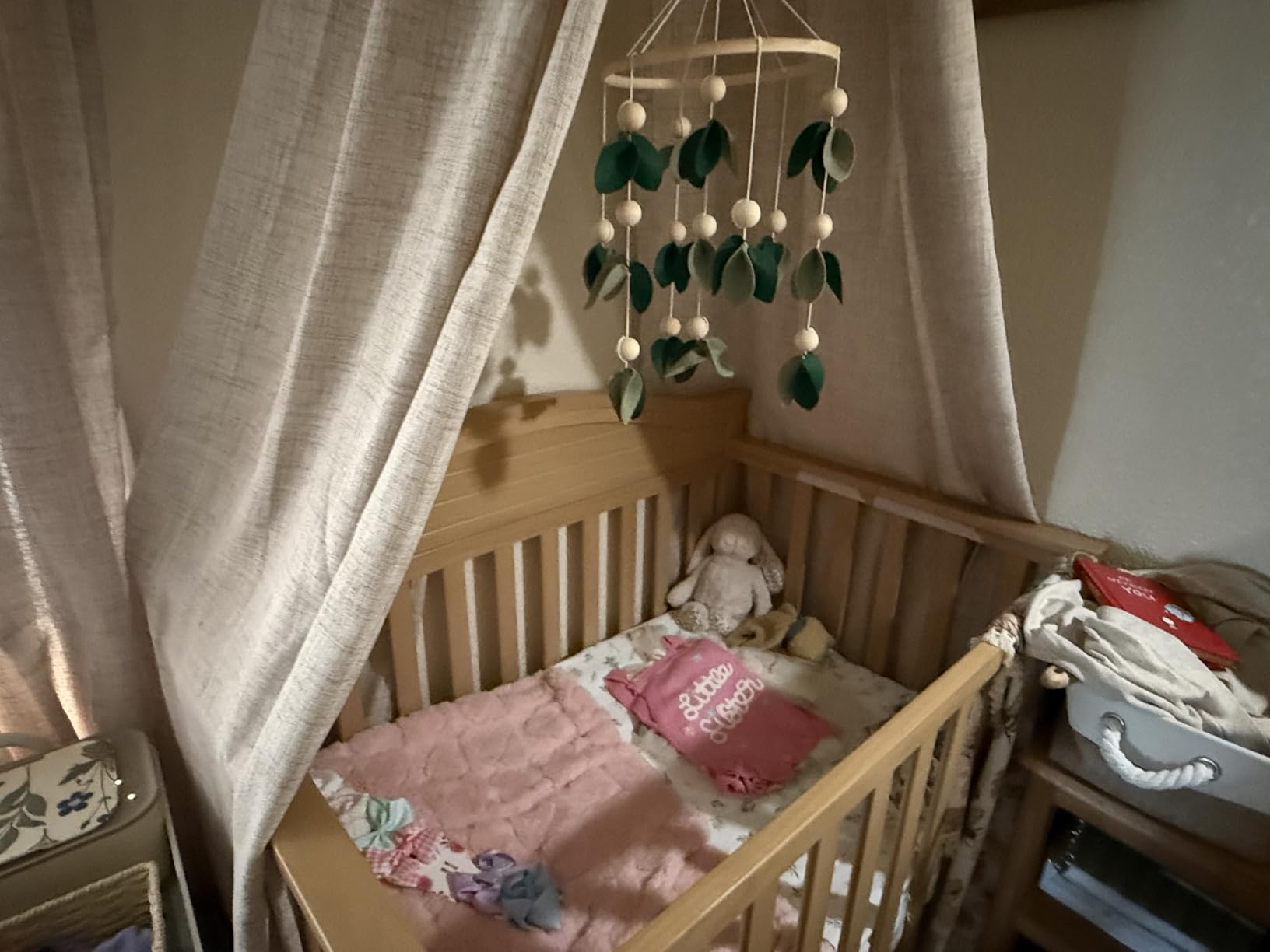Graco Stella 4-in-1 Convertible Mini Crib with Bonus Mattress, Pebble Gray customer photo 1