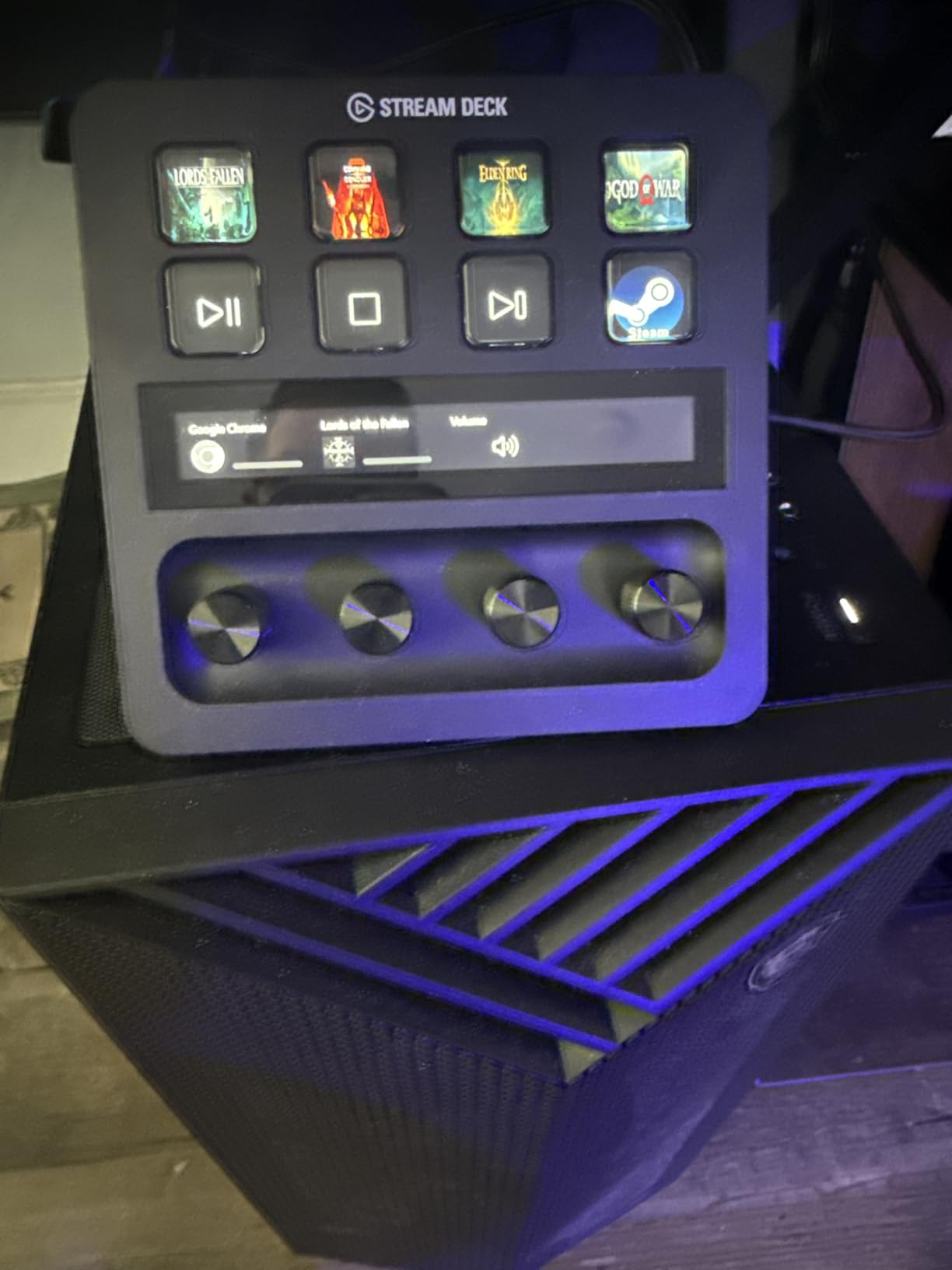 Elgato Stream Deck MK.2 Studio Controller, 15 Macro Keys customer photo 1