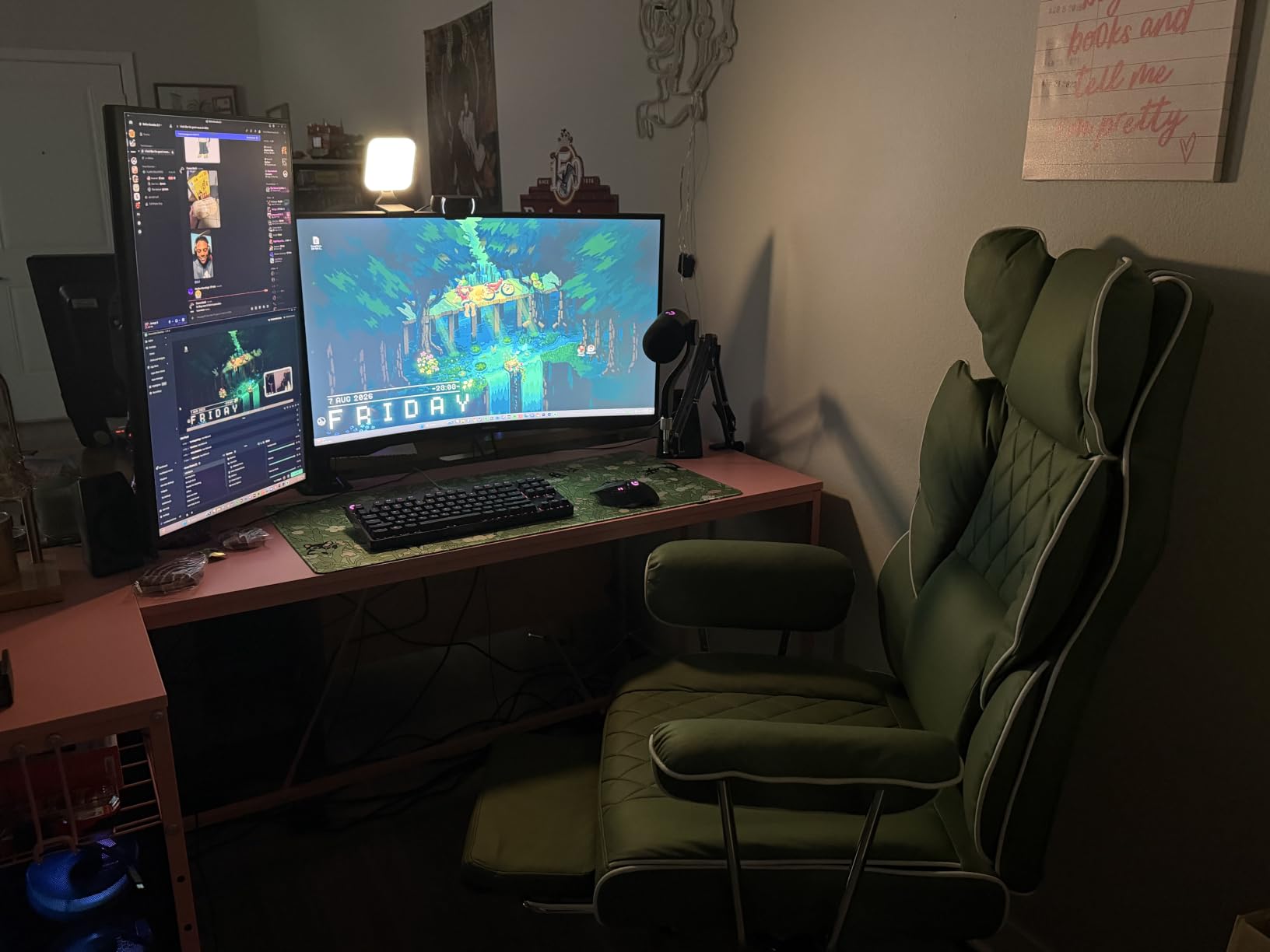 Logitech for Creators Litra Glow Premium LED Streaming Light - Graphite customer photo 1