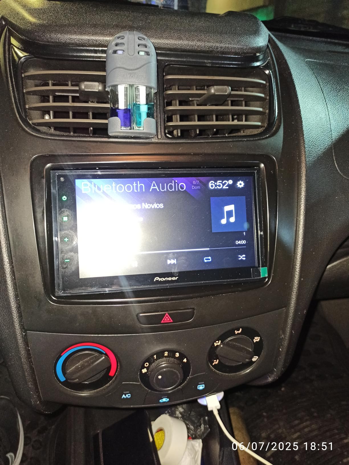 Pioneer DMH-130BT 6.8