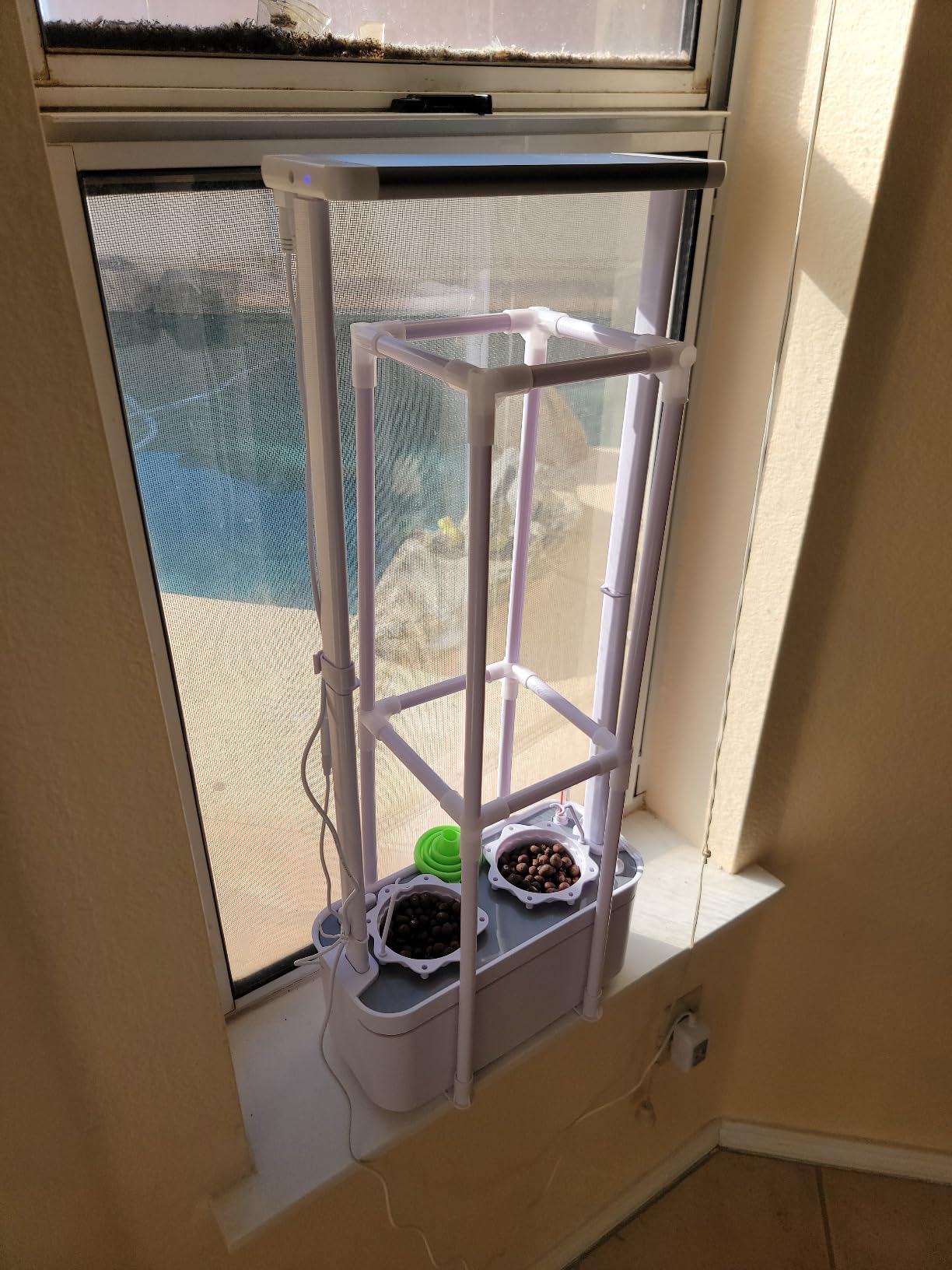 Tall Hydroponics Growing System kit with Height Adjustable Light & Trellis customer photo 1