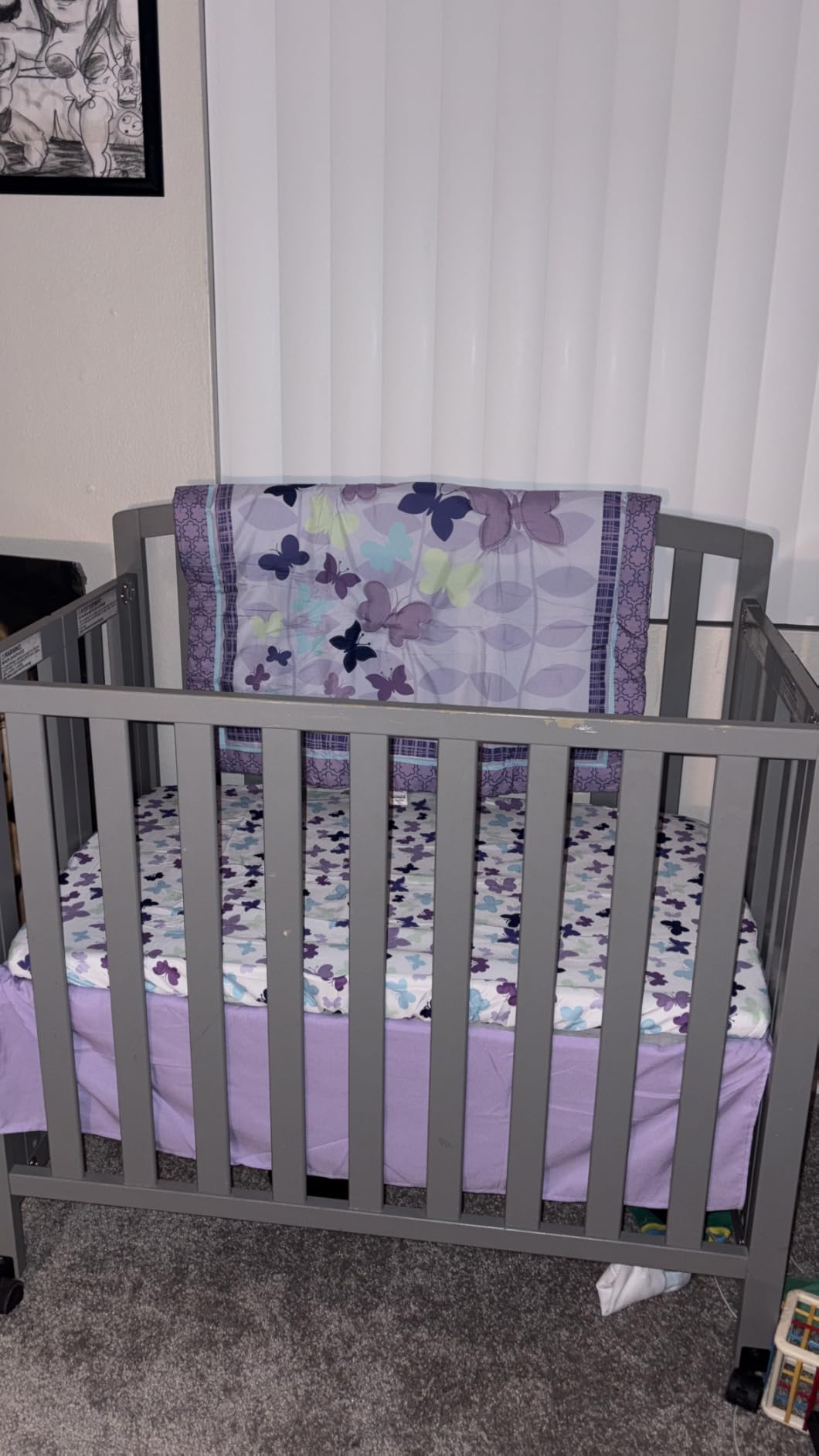 DaVinci Dylan 3-in-1 Convertible Portable Mini Crib, Ebony customer photo 1