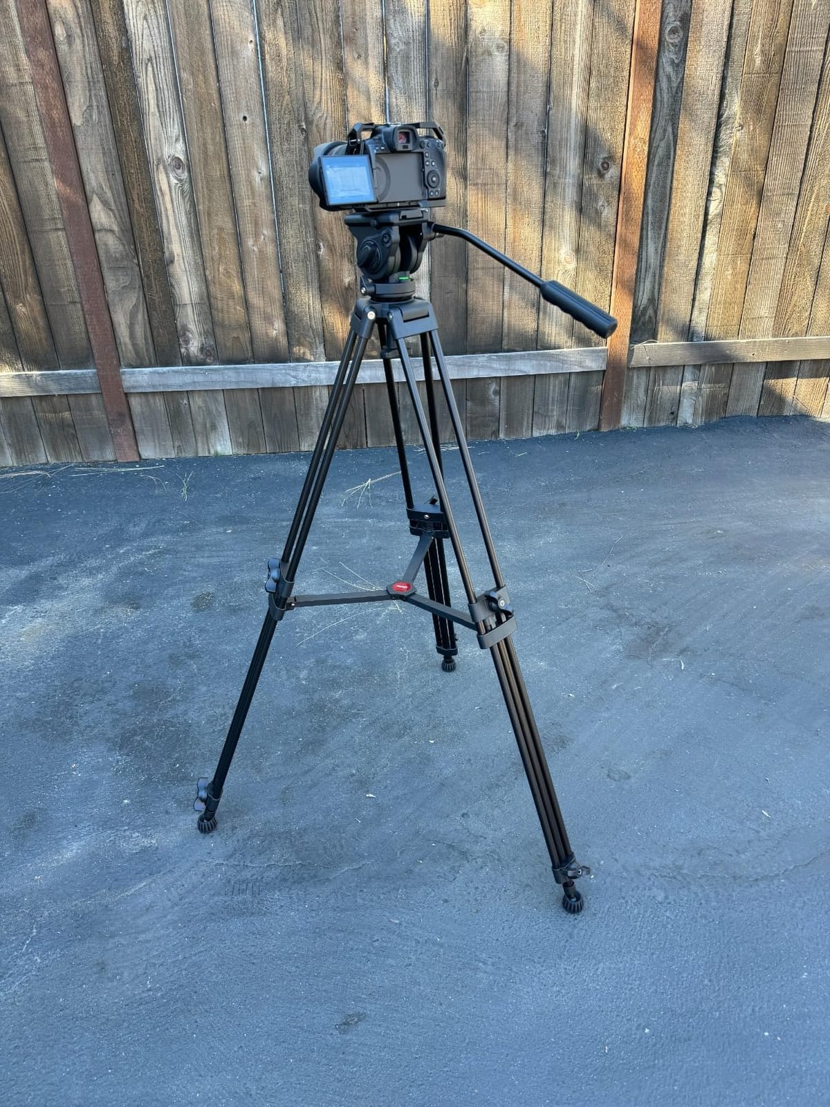 ULANZI MT-81 Camera Video Tripod with 360 Degree Fluid Head, 61inch/155cm Heavy Duty Aluminum Alloy Camera Tripod Stand, Quick Release Plate Compatible with DSLR Camcorder, Load Up to 17.6lb/8kg customer photo 1