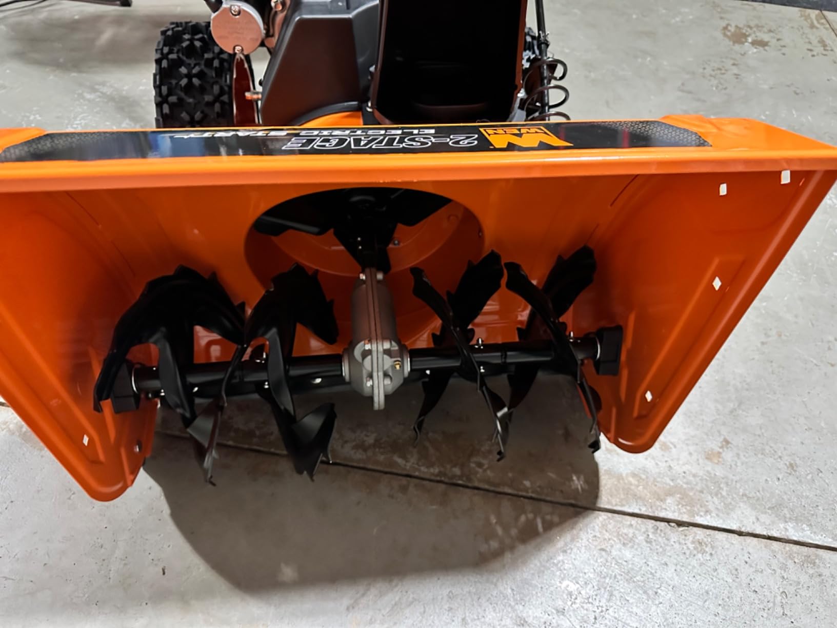 WEN 24-inch 209cc Two-Stage Self-Propelled Gas-Powered Snow Blower with Electric Start (SB209E) customer photo 1