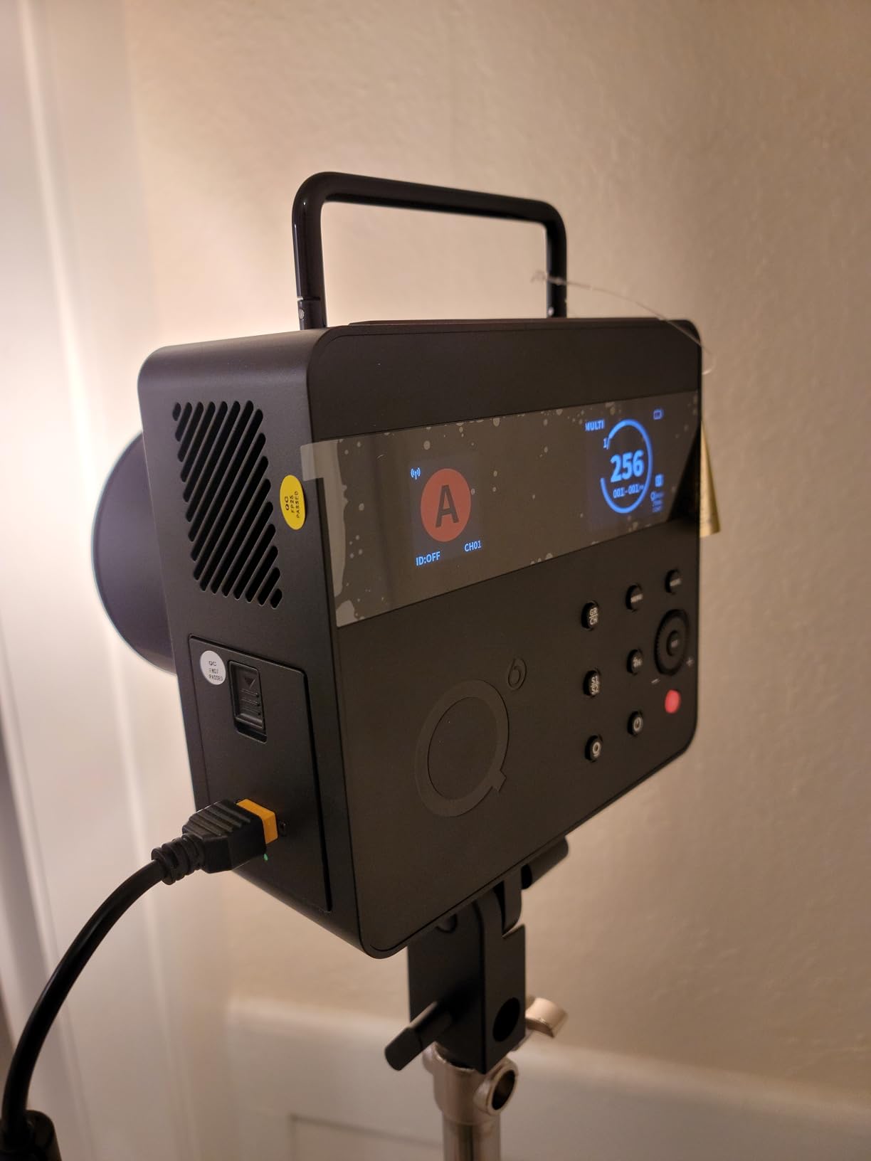 NEEWER Q4 400Ws 2.4G TTL Outdoor Studio Flash (New Look), Compatible with Godox, 1/8000s HSS/2800mAh Battery/30W Modeling Lamp/400 Full Power Flash Strobe Light Photography Bowens Mount Monolight customer photo 1