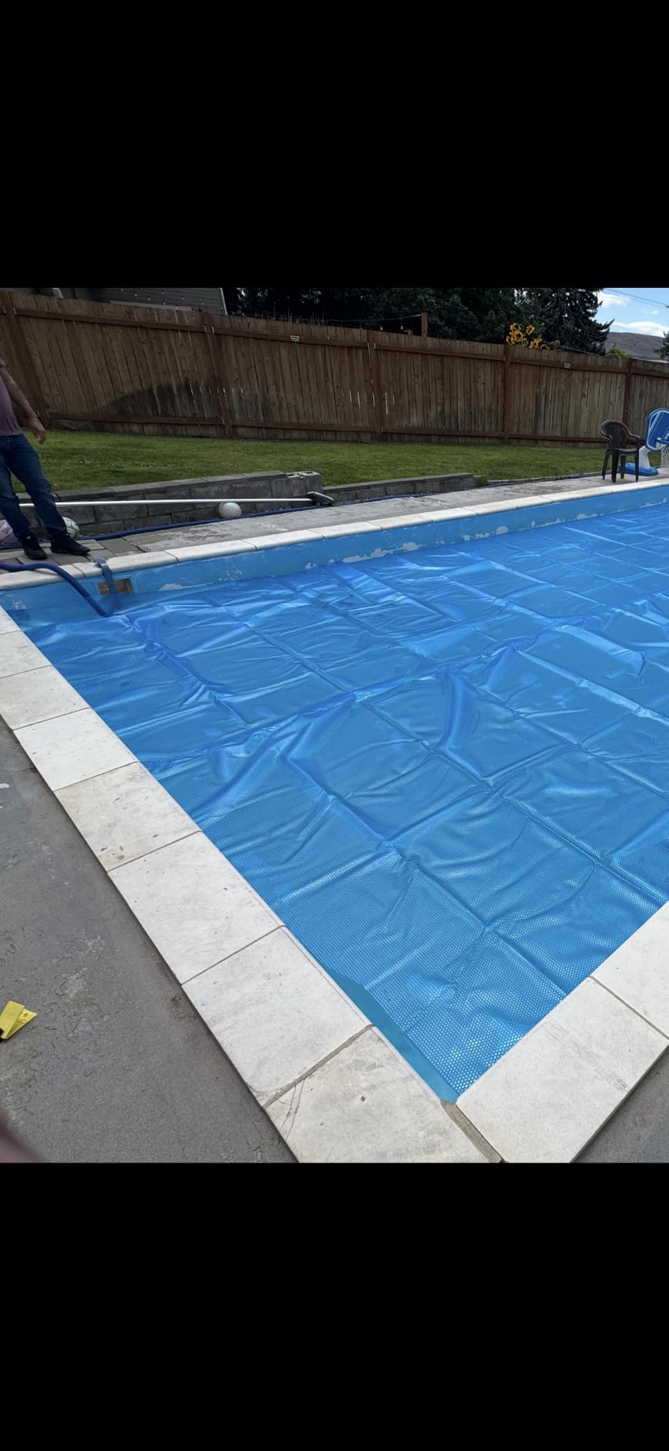 VEVOR Solar Pool Cover, 24 x 12 ft Rectangle Solar Cover 16 mil for Pools, Inground Above Ground Swimming Pool Solar Blanket with Bubble, Heat Retaining Solar Covers Blue customer photo 2
