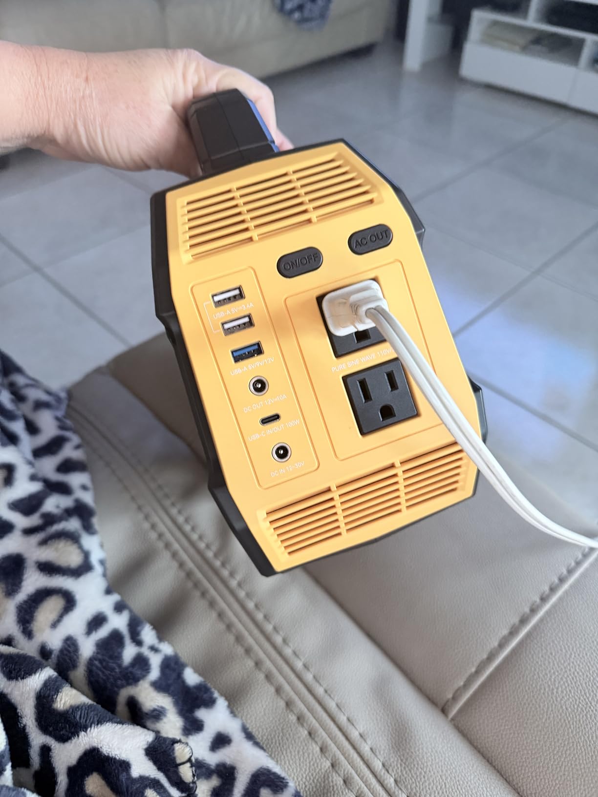 VTOMAN FlashSpeed 300 Portable Power Station, 300W 230Wh LiFePO4 Battery customer photo 2