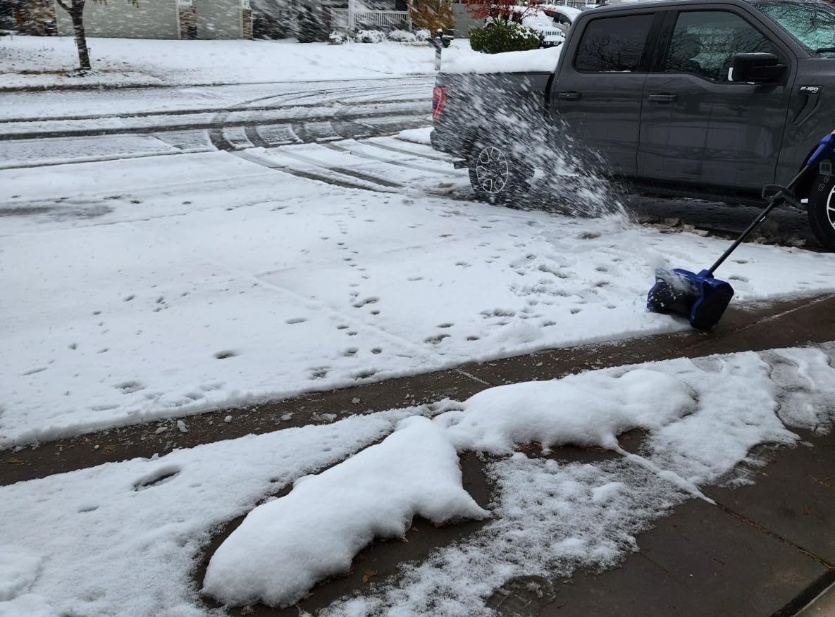 Wild Badger Power 40V Cordless Electric Snow Shovel, 12-Inch Brushless customer photo 2