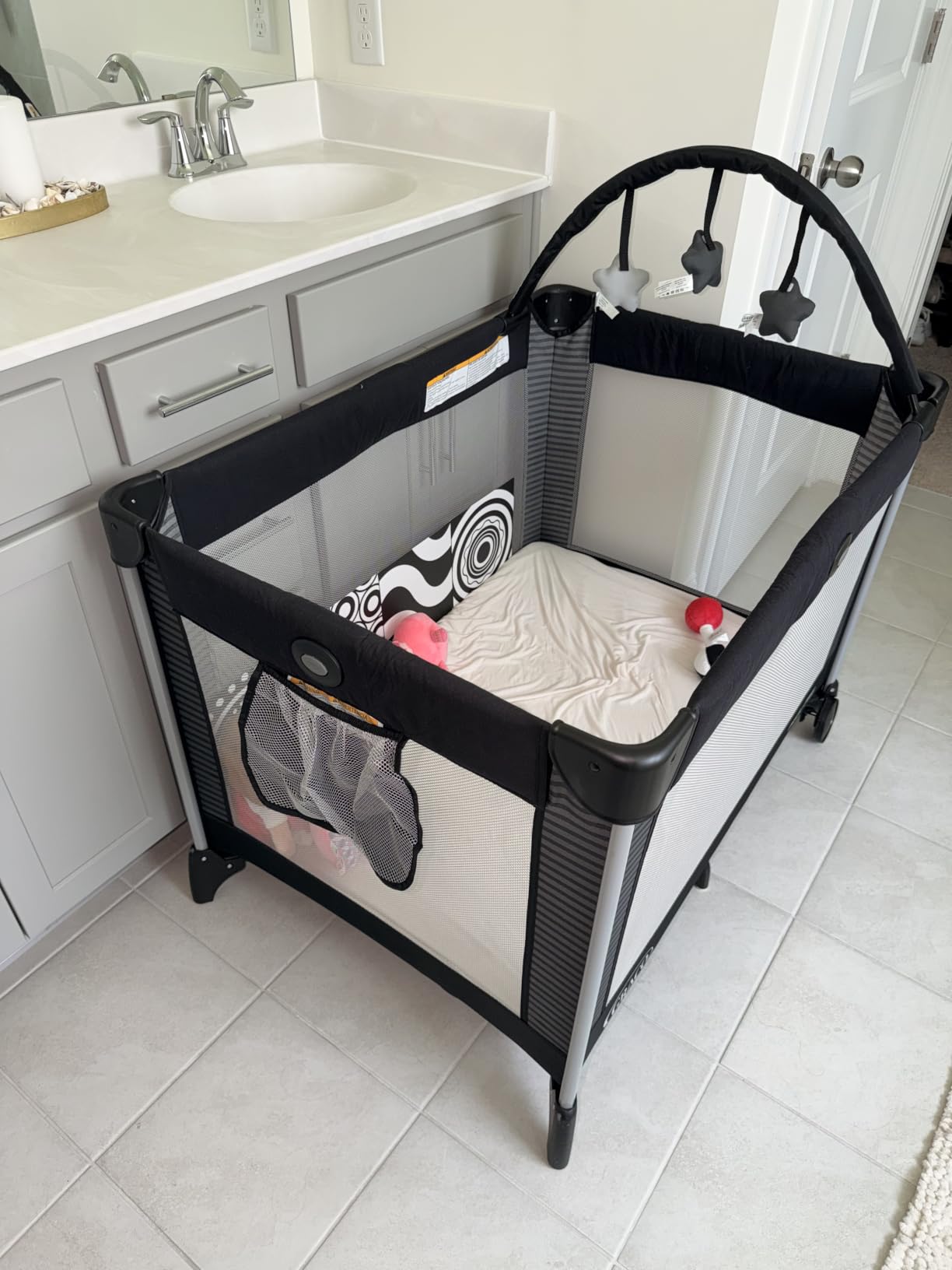 Graco On the Go Zip DLX Pack 'n Play Playard, Parker customer photo 2