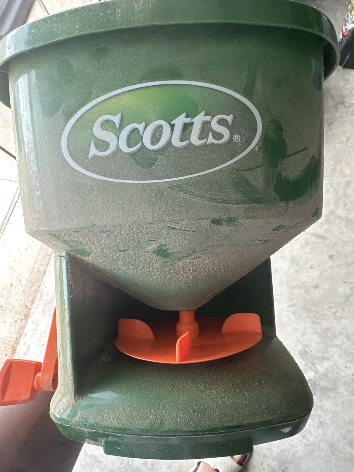 Scotts Whirl Hand-Powered Spreader customer photo 1