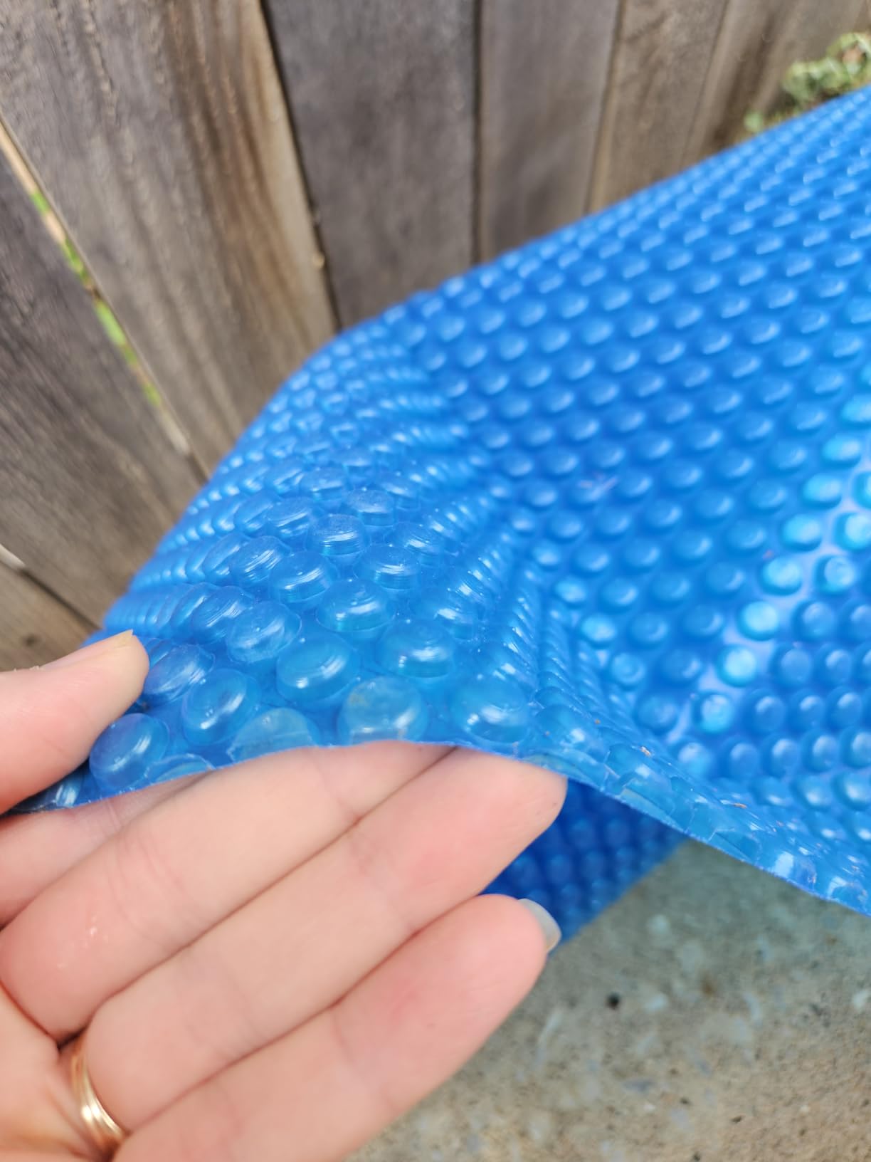 UIRWAY 16Mil Solar Pool Cover 16ft Round, Pool Covers for Inground and Above Ground Pools Ultra Thick Bubble Solar Blanket, Long-Lasting, High Heat Retention, UV Protection, Customizable Fit, Blue customer photo 2