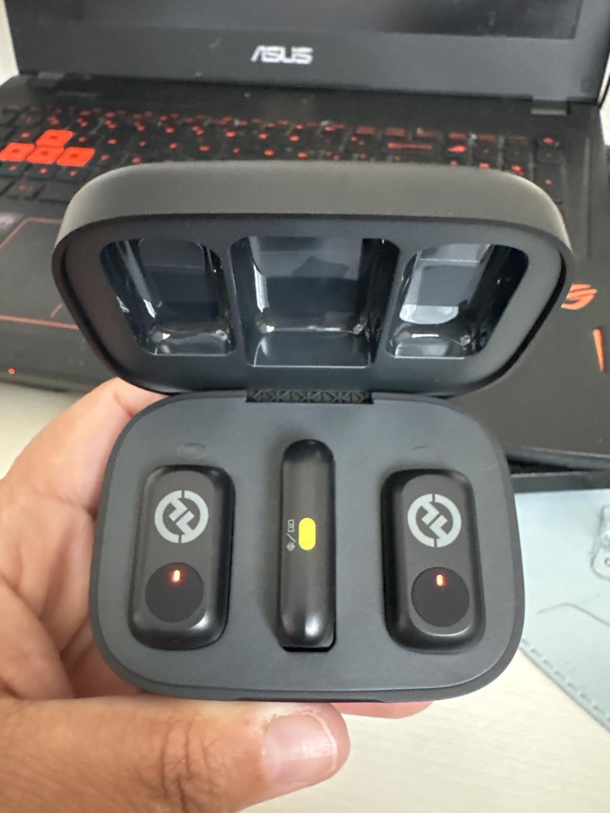 Hollyland LARK A2(2TX+1RX+Charging Case) Wireless Microphone, AI Auto-Limit customer photo 1