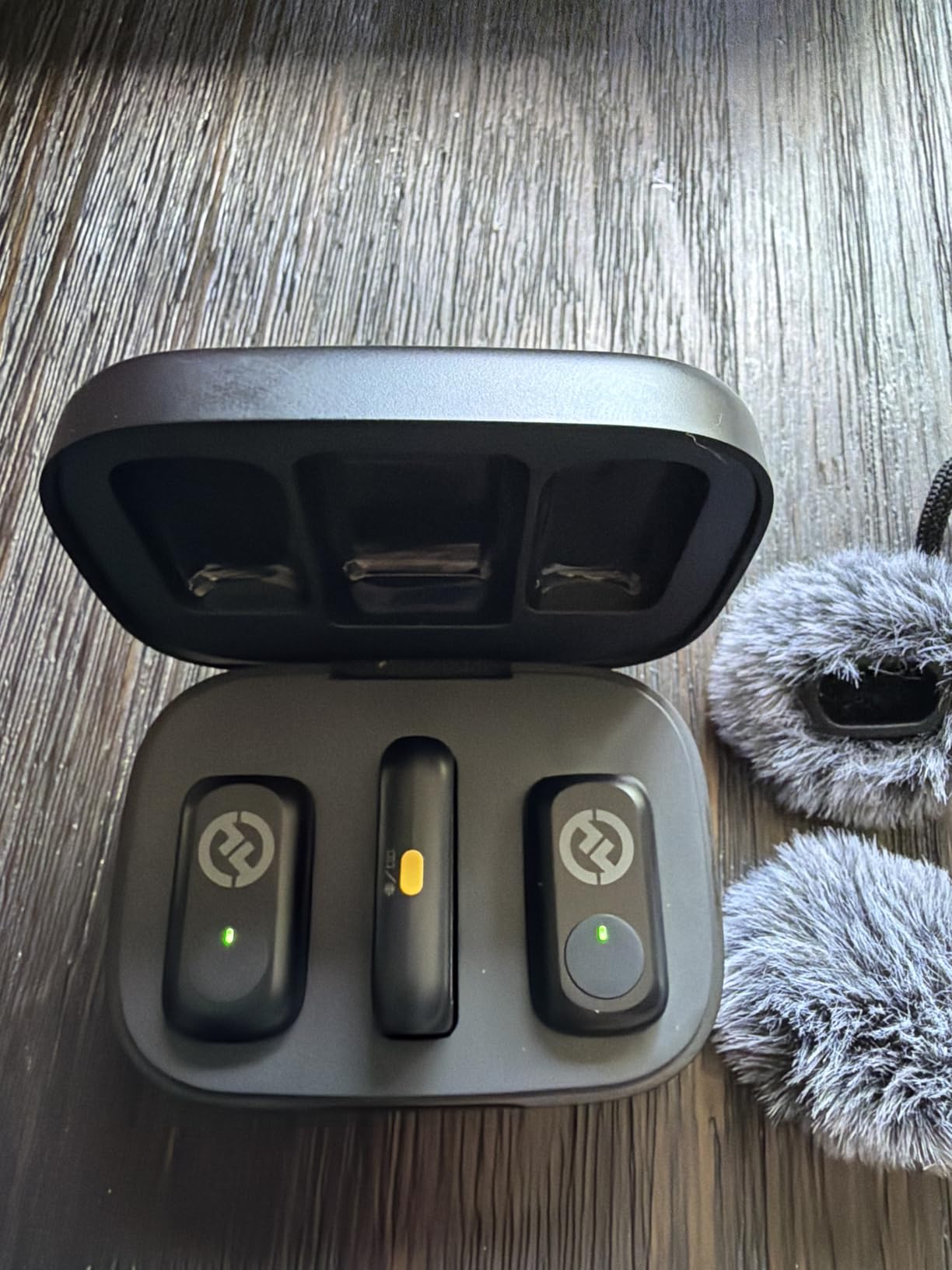 Hollyland LARK A2(2TX+1RX+Charging Case) Wireless Microphone, AI Auto-Limit customer photo 2