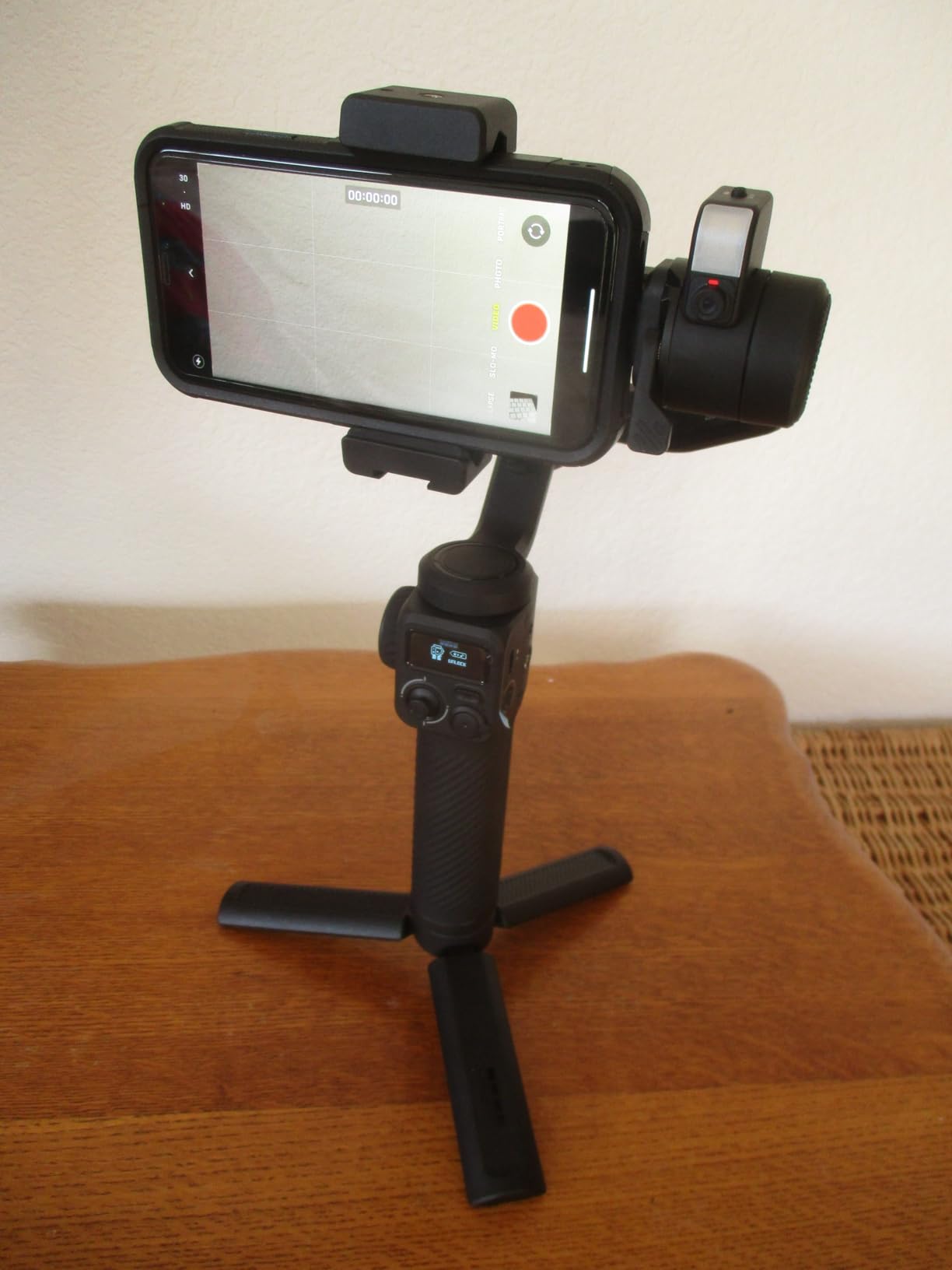 GoPro Fluid Pro AI 3-Axis Gimbal Stabilizer for GoPro Cameras and Smartphones, Subject Tracking, Lighting, Wireless Camera Control, Portable, Vlogging, 360° Rotation, Device Charging customer photo 2