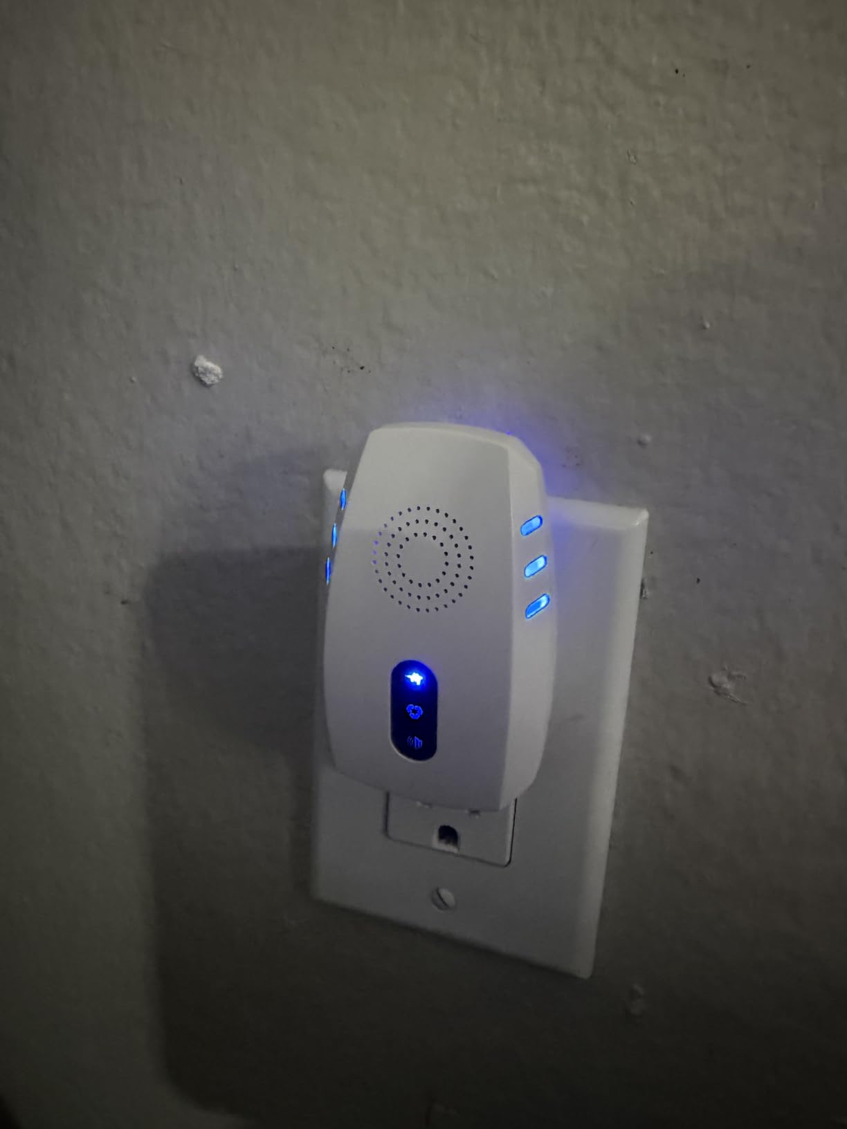 2026 Cvtayn Upgraded Ultrasonic Pest Repellent Indoor Repeller, Mouse Traps, Repellent Roach, Mouse, Bugs, Mosquito, Mice, Spider, Ant, Rodent Repellent Ultrasonic Plug in, 3 Mode Switching，6 Pack customer photo 1