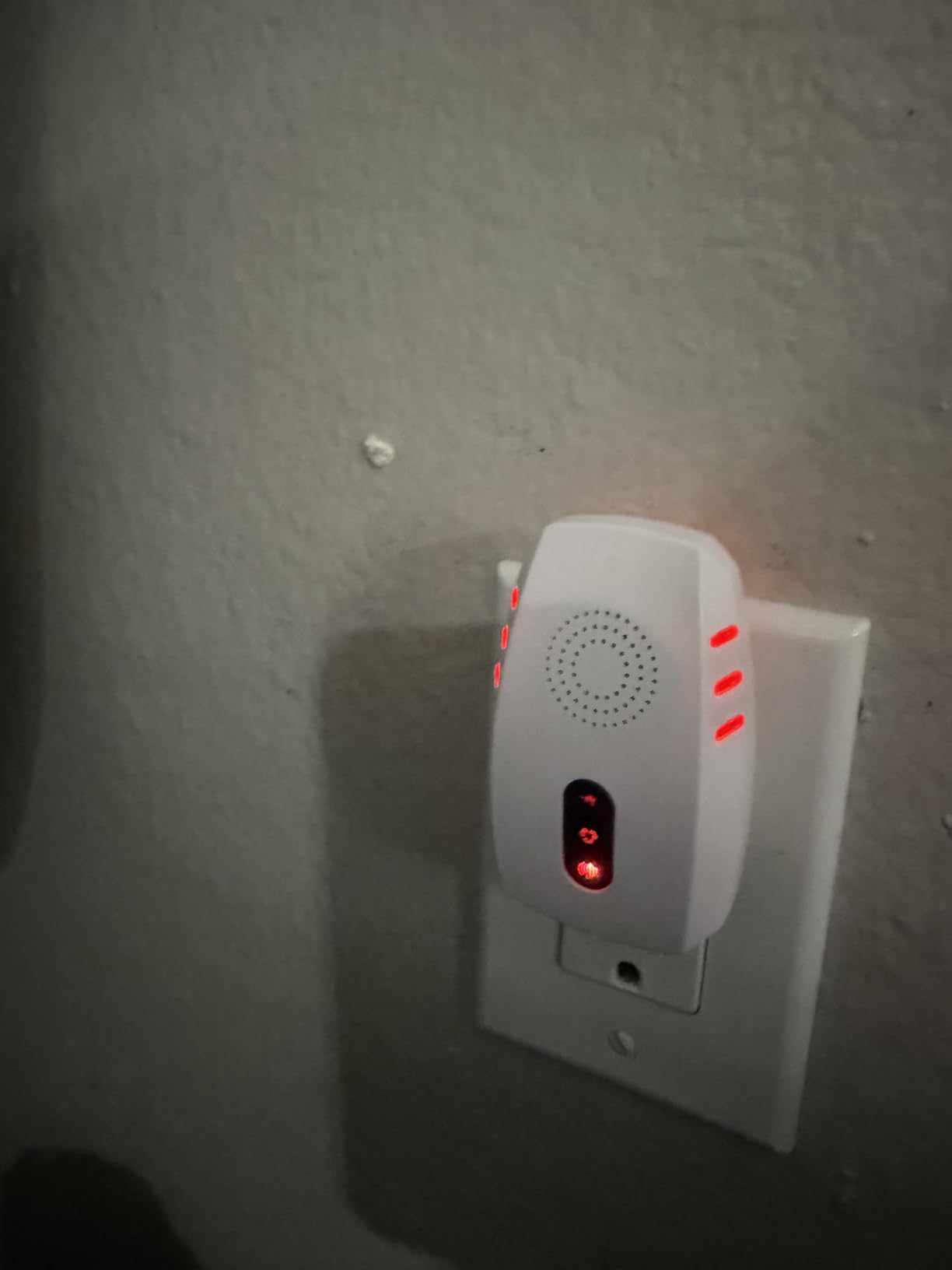 2026 Cvtayn Upgraded Ultrasonic Pest Repellent Indoor Repeller, Mouse Traps, Repellent Roach, Mouse, Bugs, Mosquito, Mice, Spider, Ant, Rodent Repellent Ultrasonic Plug in, 3 Mode Switching，6 Pack customer photo 2