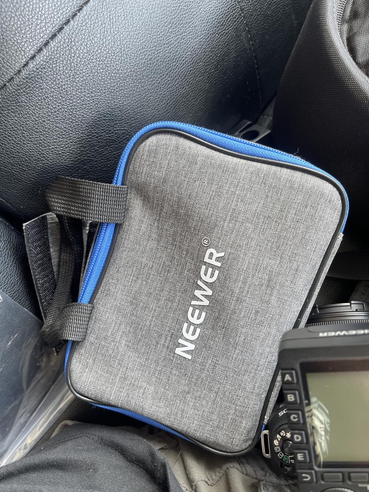 NEEWER Q120 120Ws 2.4G TTL Outdoor Strobe Flash, Compatible with Godox customer photo 1