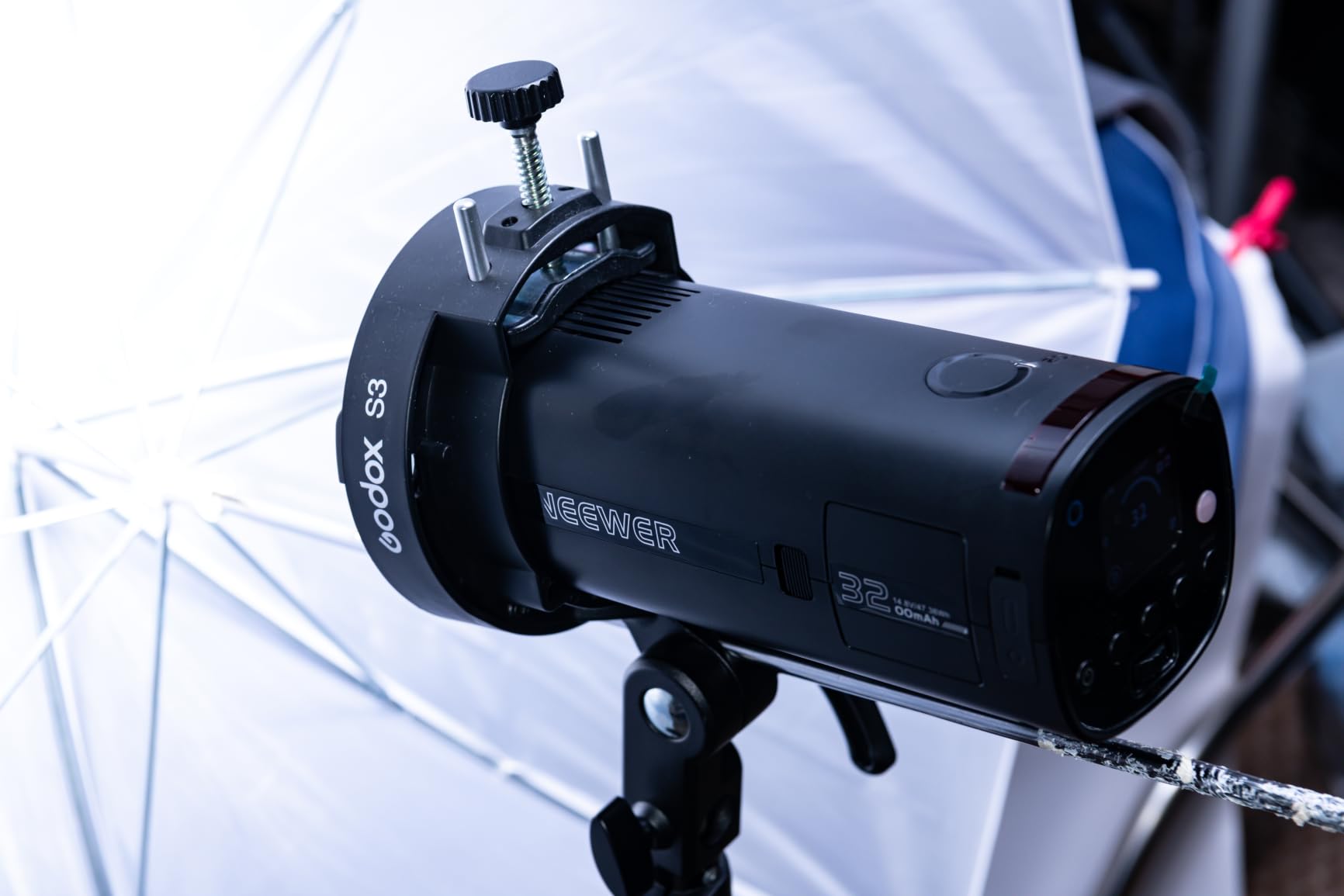 NEEWER Q120 120Ws 2.4G TTL Outdoor Strobe Flash, Compatible with Godox customer photo 2