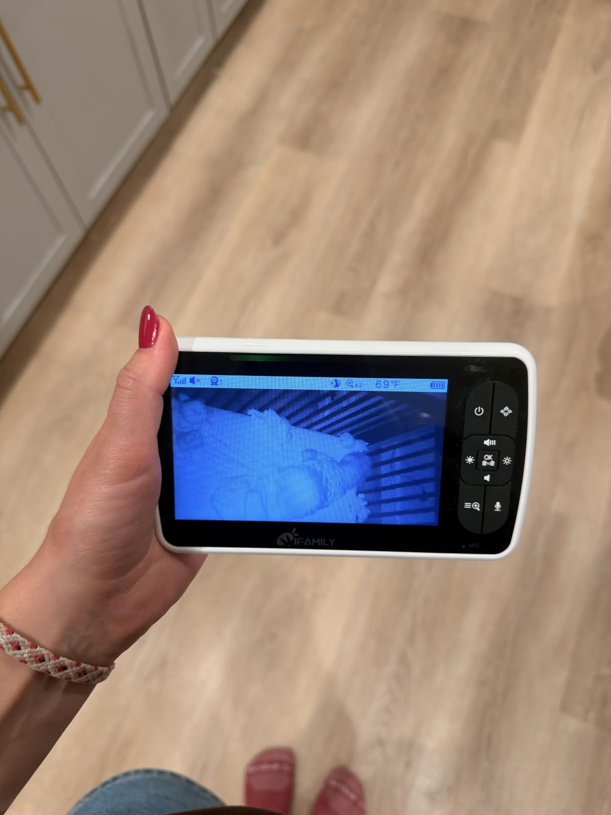 iFamily Smartphone Baby Monitor with APP& 5